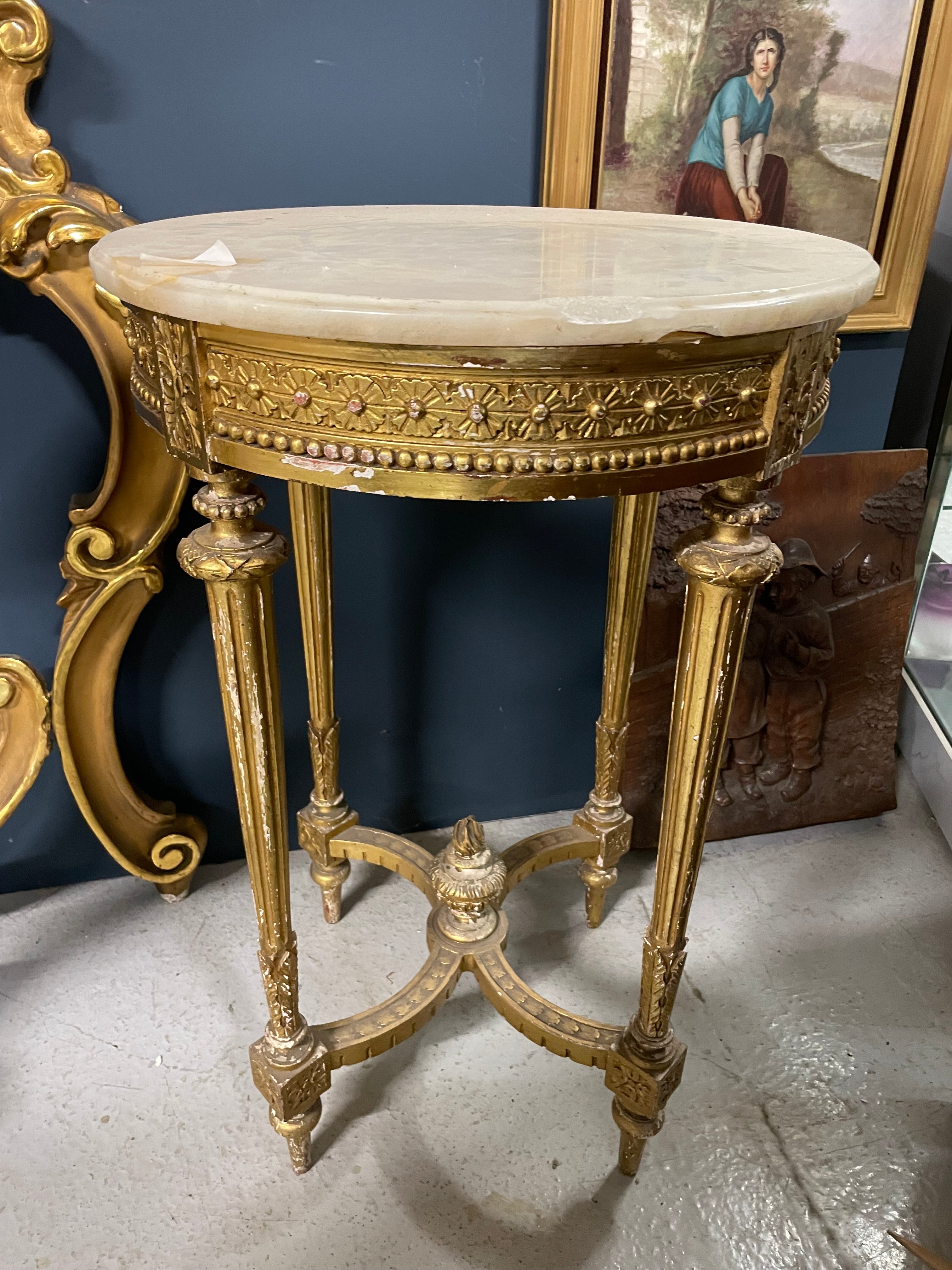 Guéridon de style Louis XVI Bois doré et marbre