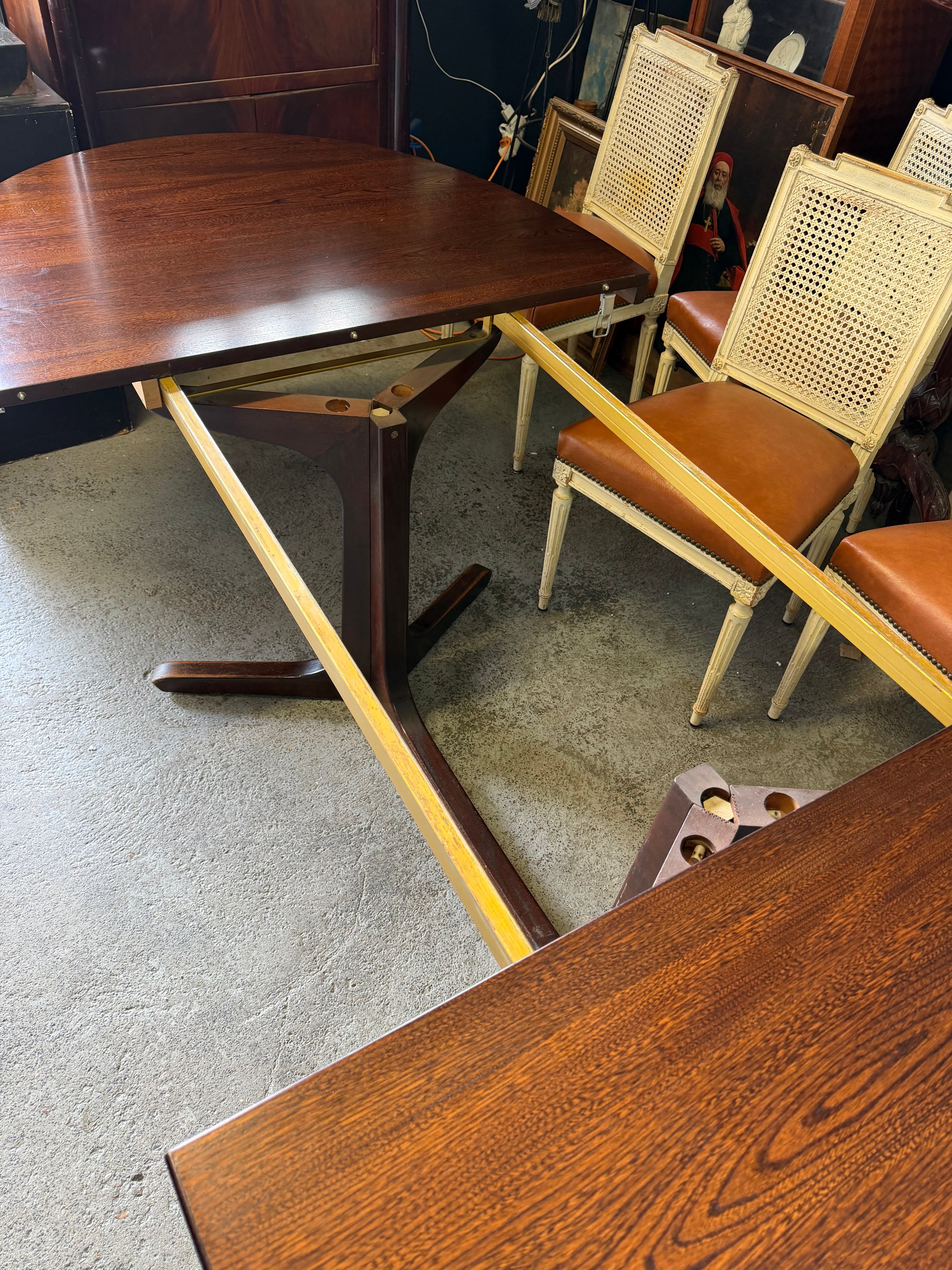 Grande table ovale Baumann circa 1960