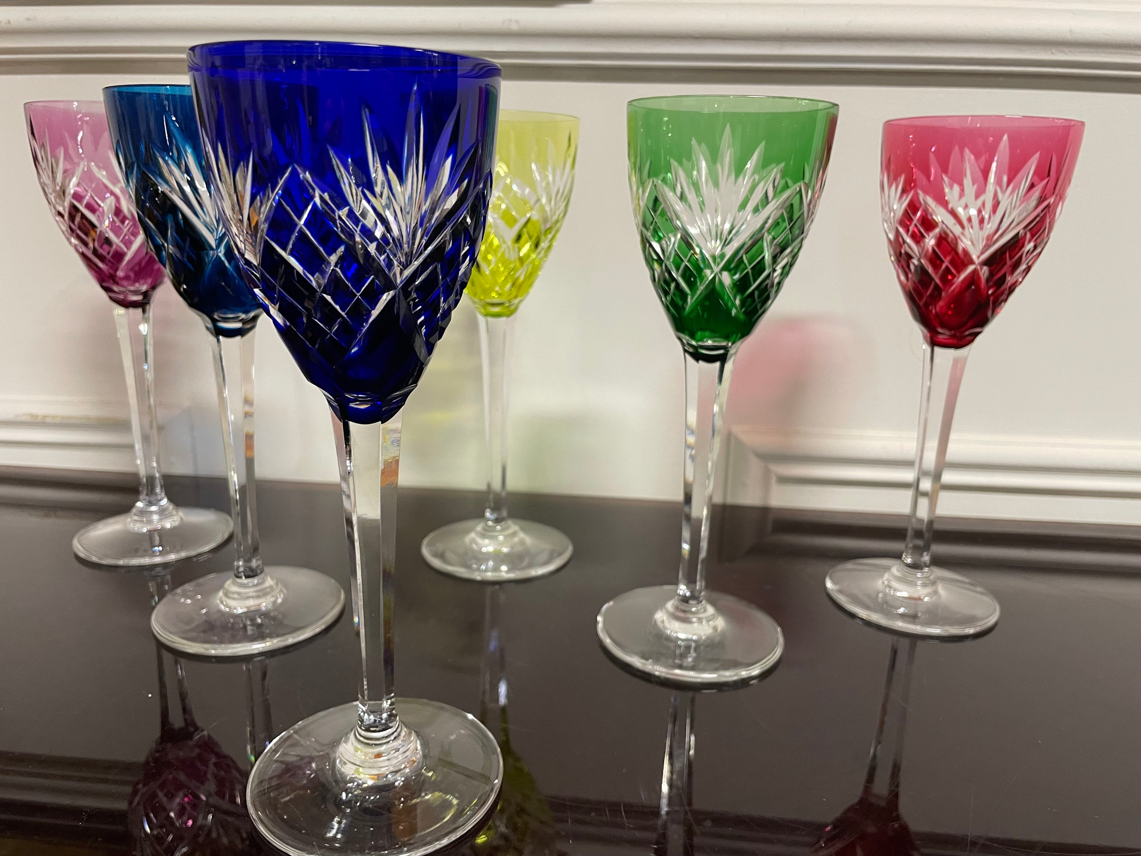 6 VERRES ROEMERS EN CRISTAL DE COULEUR SAINT LOUIS MODÈLE CHANTILLY H: 21,5