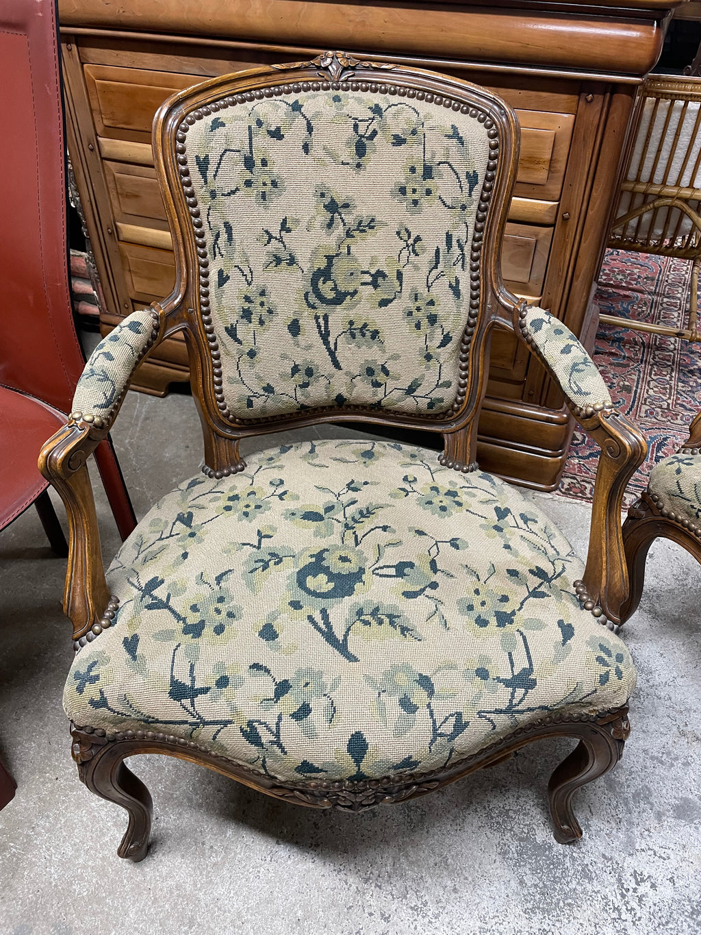 Paire de fauteuils en hêtre de style Louis XV époque 19ème