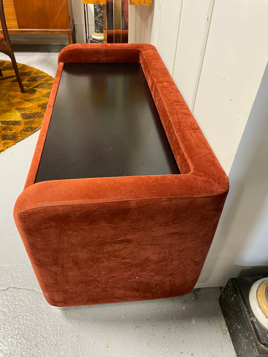 VENDUE - Petite commode vintage gainée de velours Circa 1970