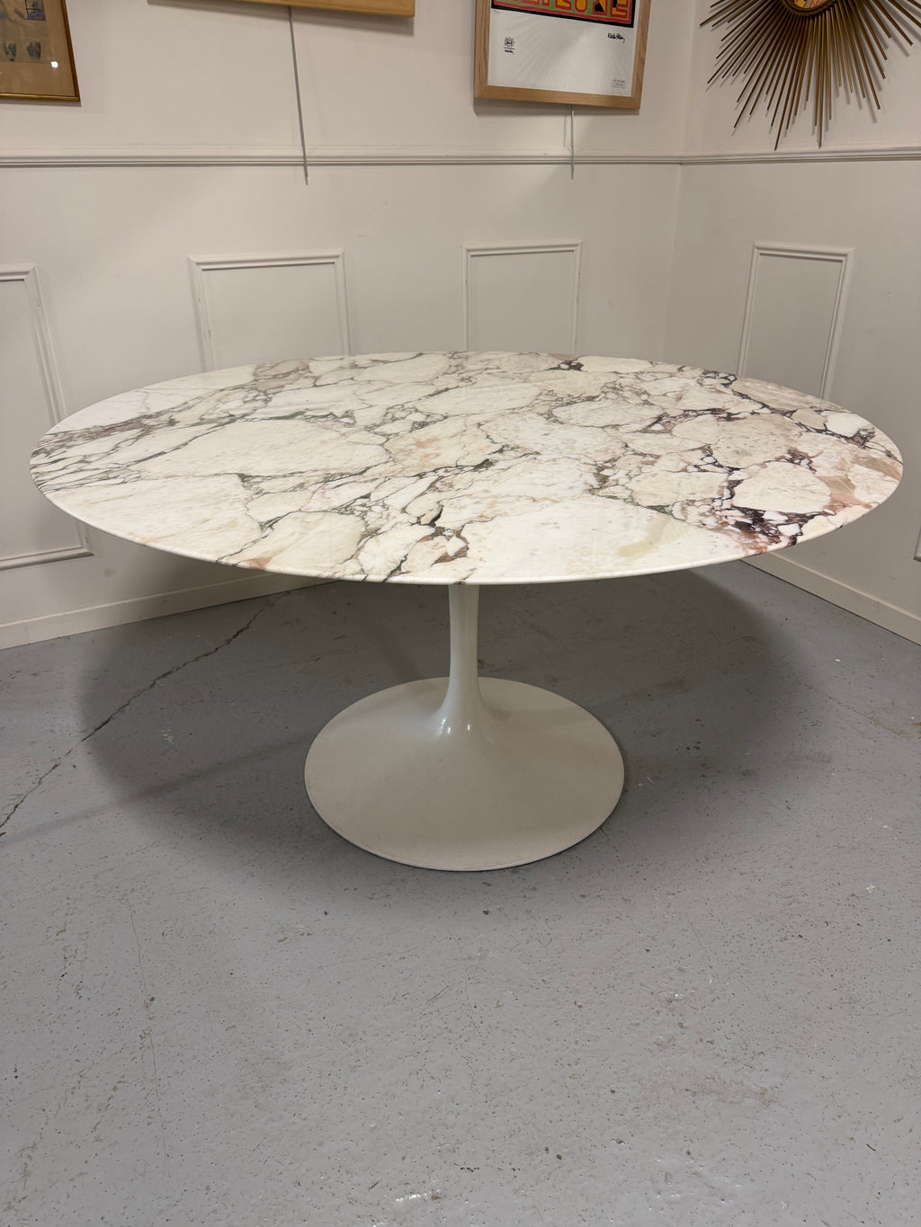 TABLE KNOLL EERO SAARINEN MODÈLE TULIPE EN MARBRE 137 CM