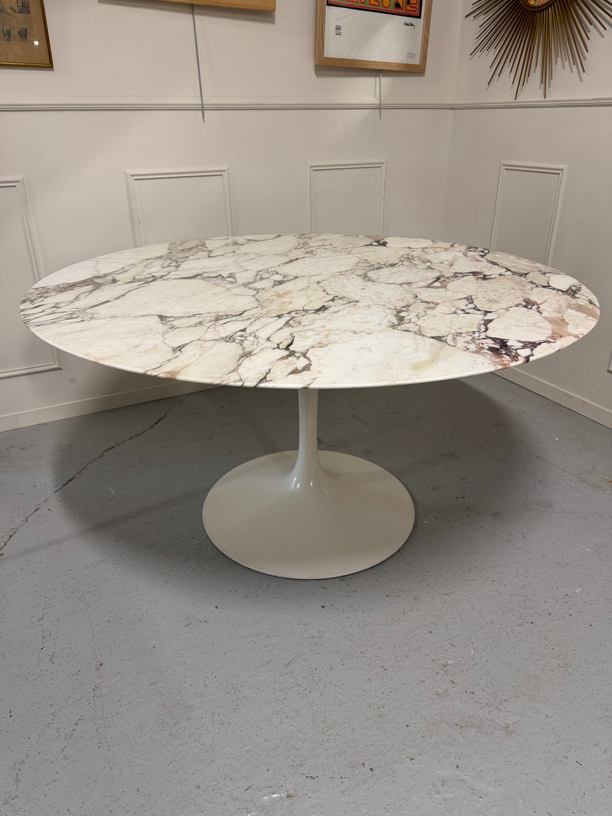 TABLE KNOLL EERO SAARINEN MODÈLE TULIPE EN MARBRE 137 CM