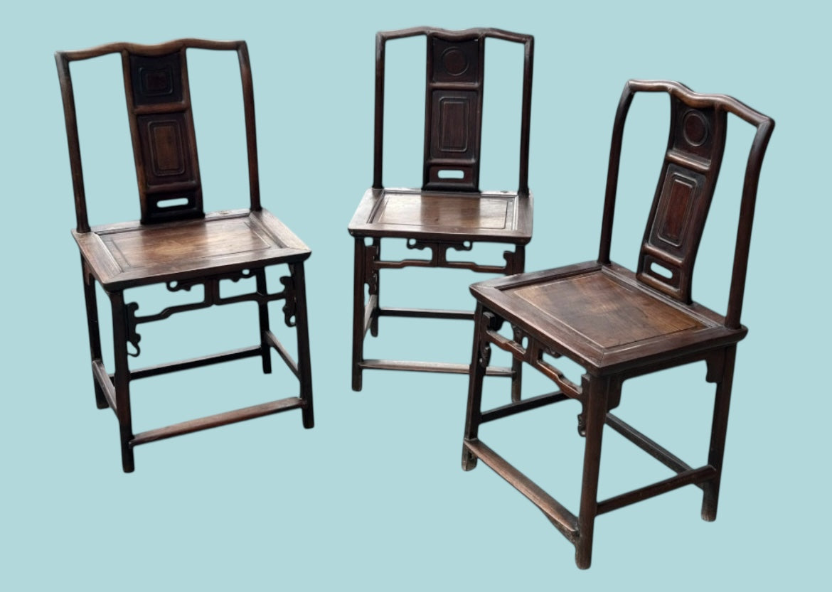 Suite de trois chaises Chinoise - Chine époque fin XIXème bois exotique
