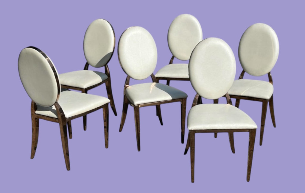 Six Chaises à dossier médaillon En Laiton Et Skaï Blanc Vers 1980