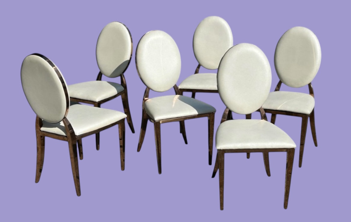 Six Chaises à dossier médaillon En Laiton Et Skaï Blanc Vers 1980