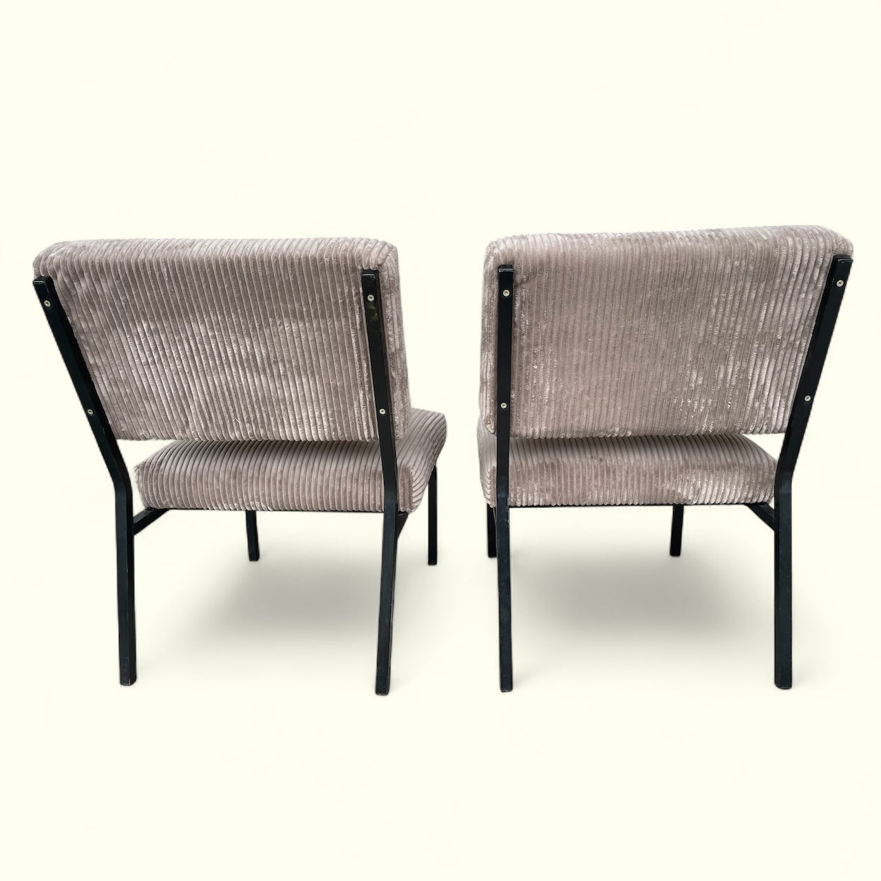 Paire de fauteuils / chauffeuses dans le goût de Pierre Guariche