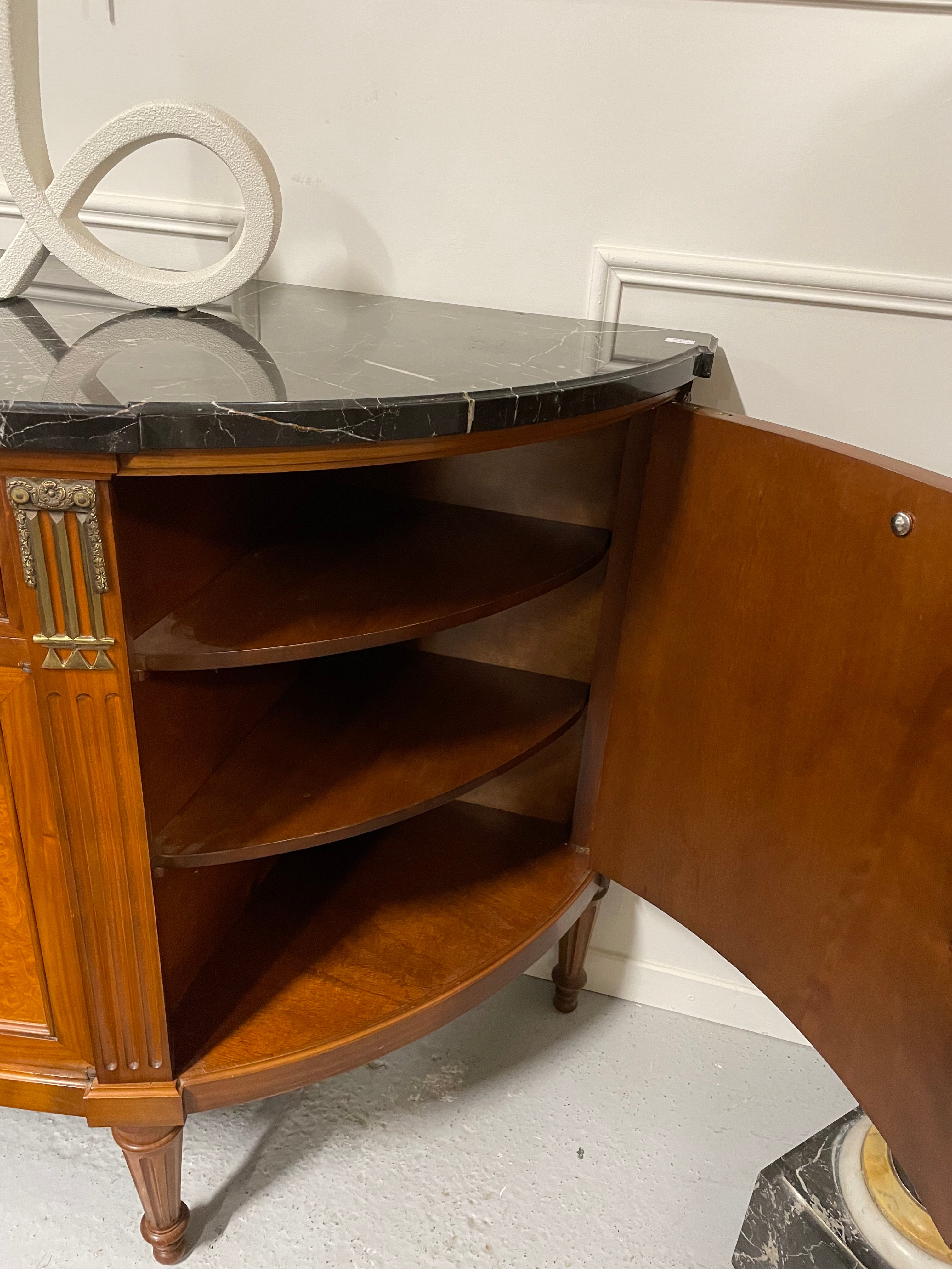 Buffet demi-lune de style Louis XVI