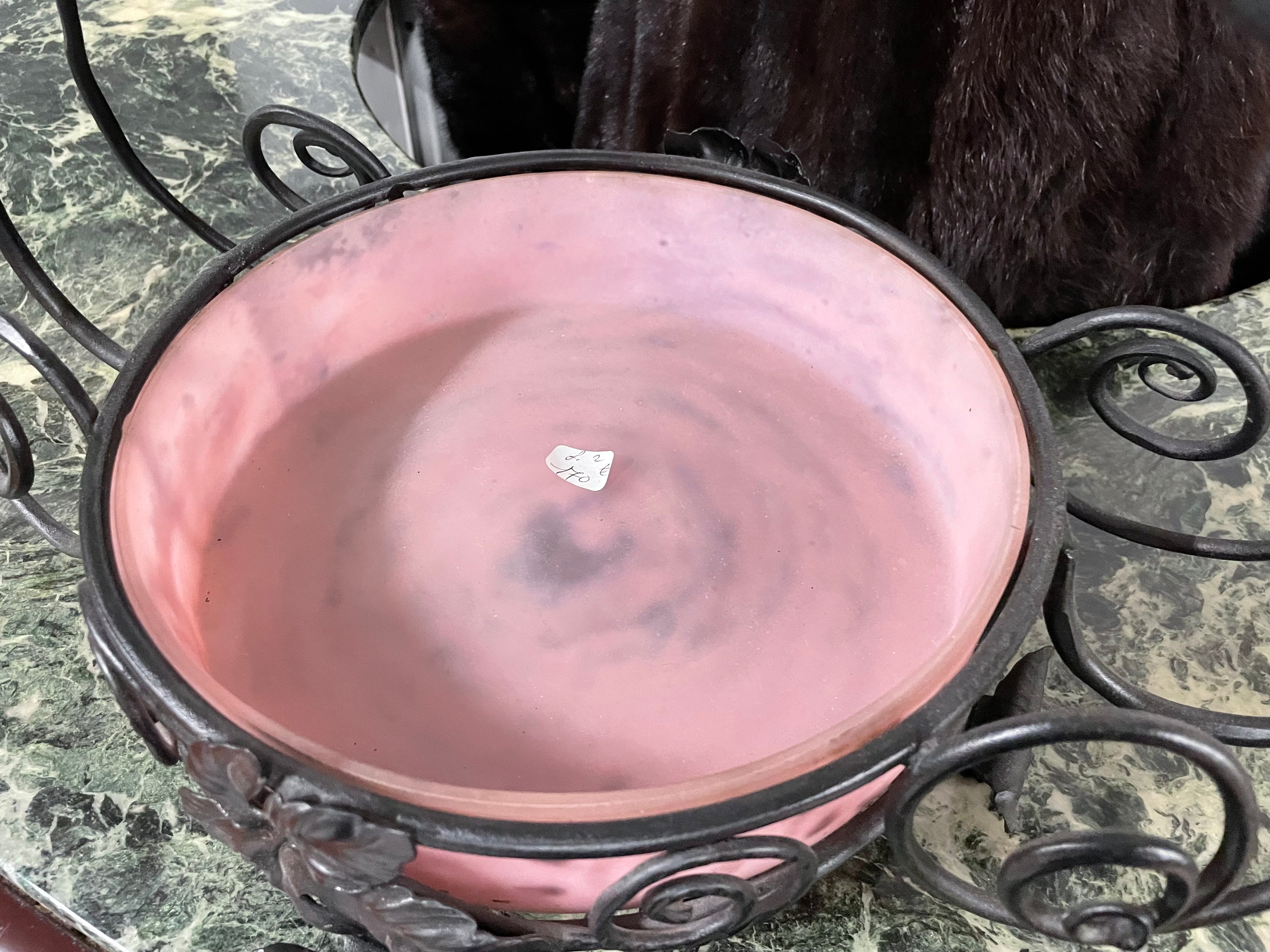 Coupe d’époque art déco en pâte de verre et fer forgé