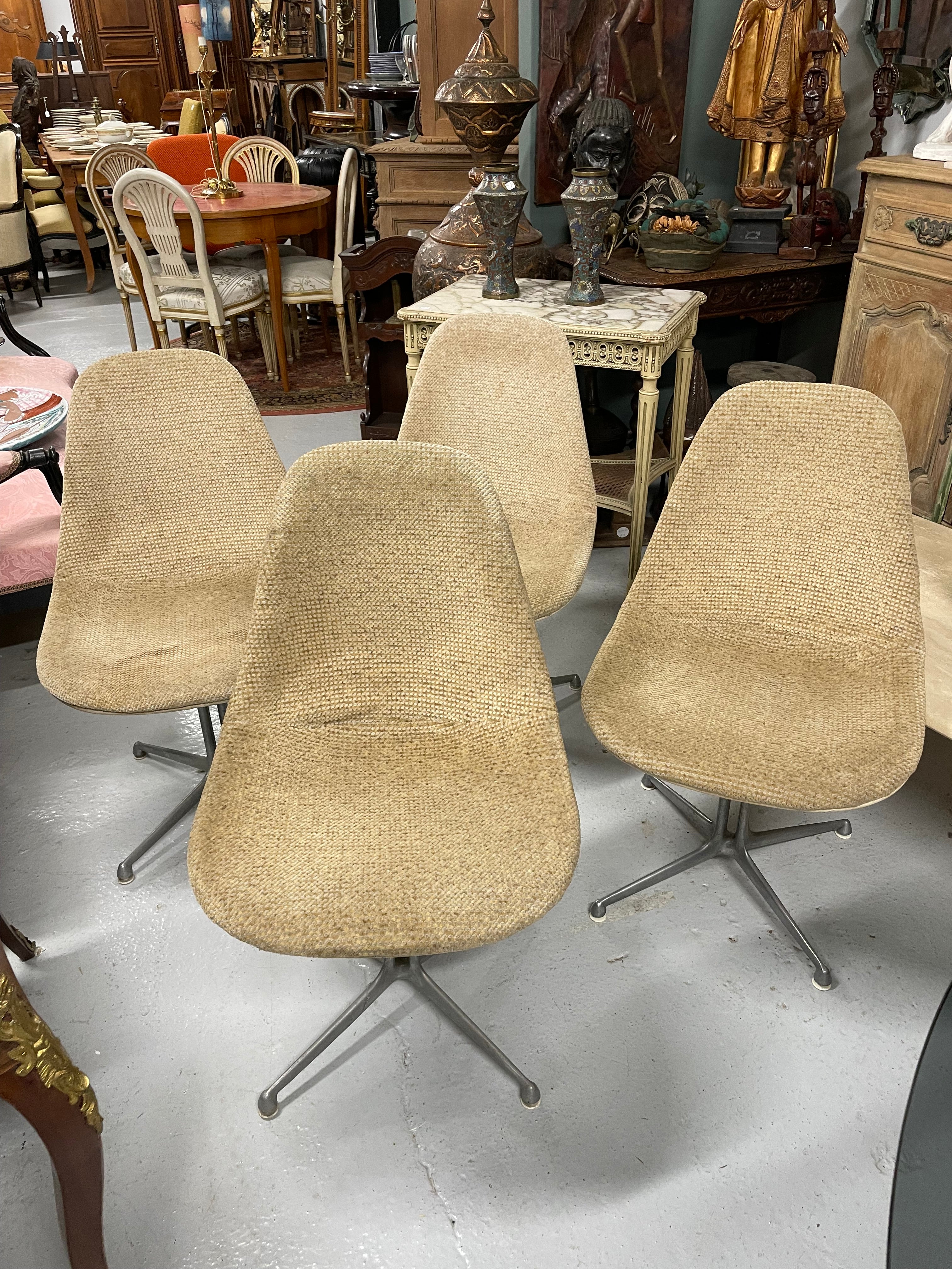 Set de 4 chaises Charles et Ray EAMES pour Herman Miller