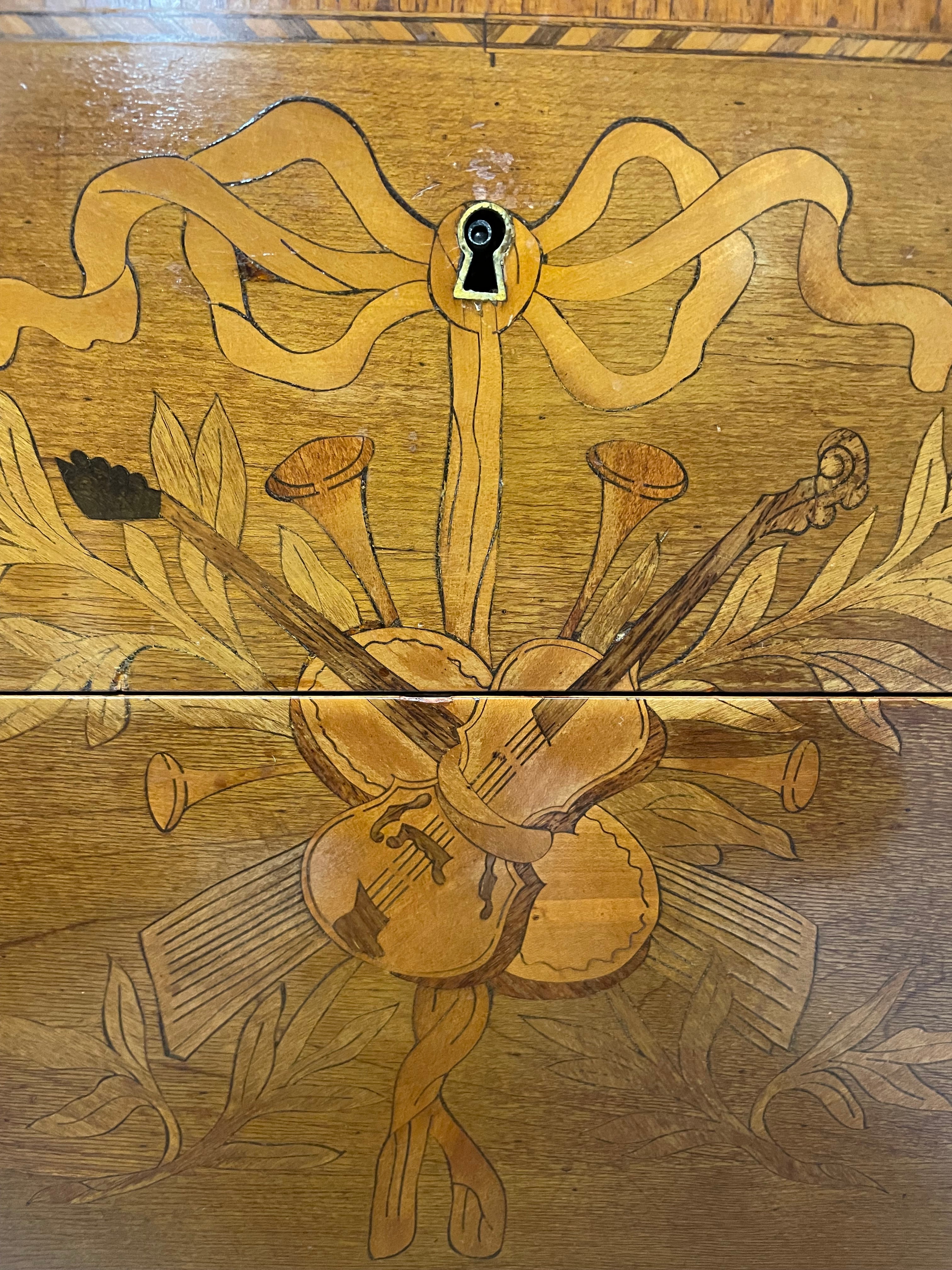 Commode Style Transition En Marqueterie Aux Instruments De Musique