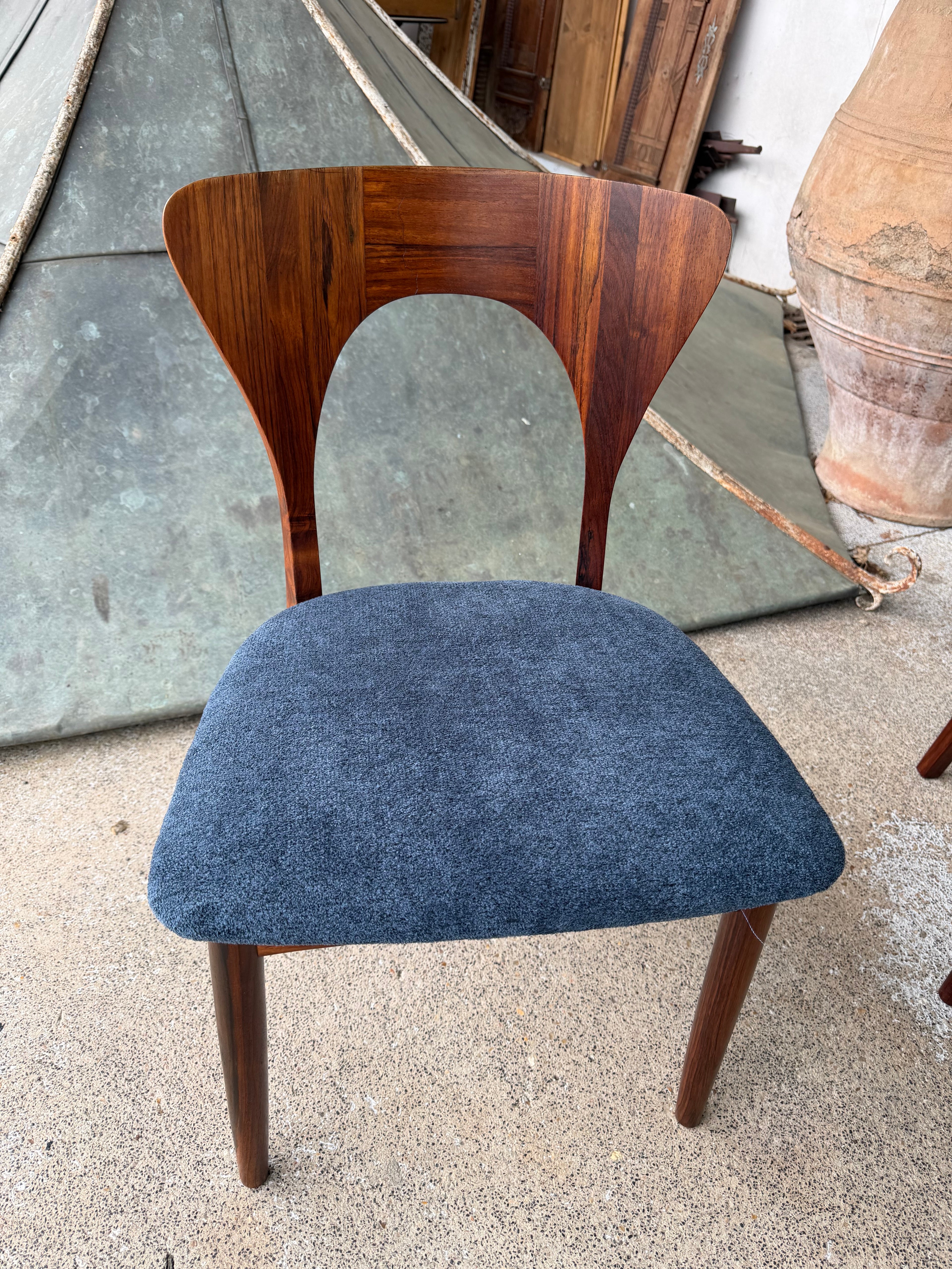 SUITE DE 4 CHAISES EN PALISSANDRE DE RIO PAR NIELS KOEFOEDS CIRCA 1960 DANEMARK