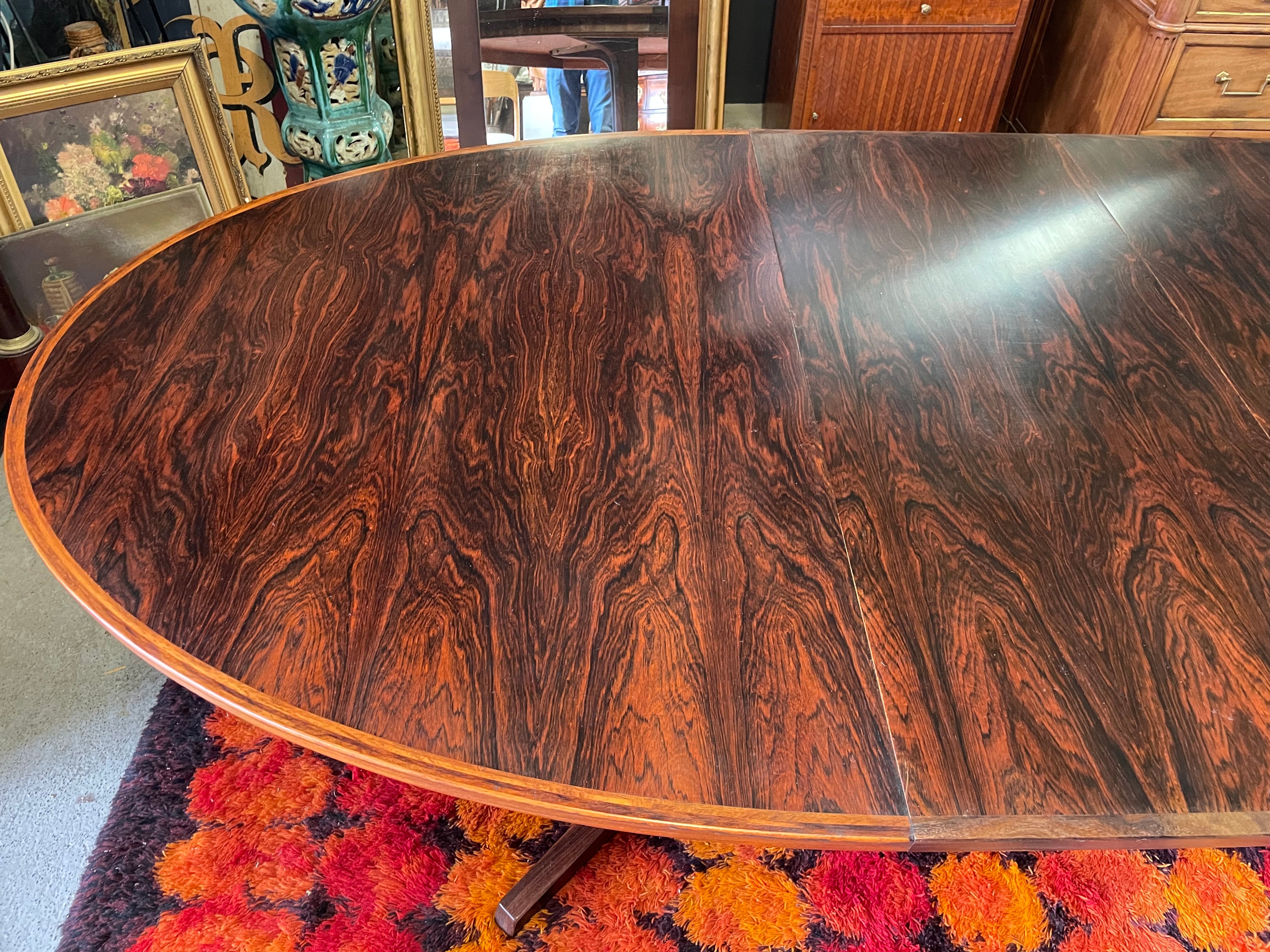 Grande table scandinave en palissandre vers 1960