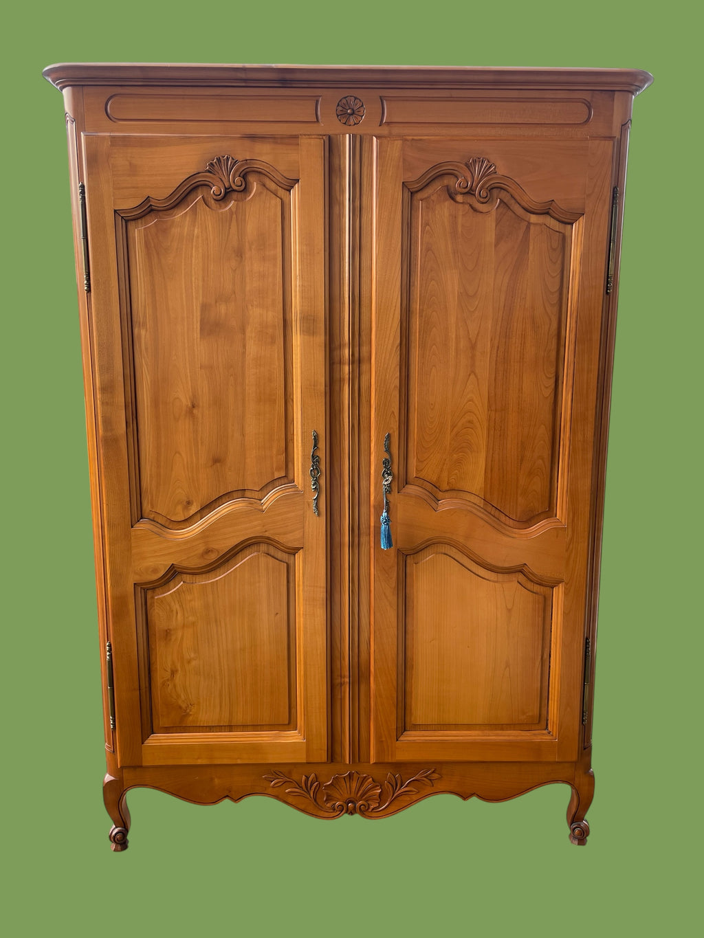 Petite armoire Louis XV en merisier