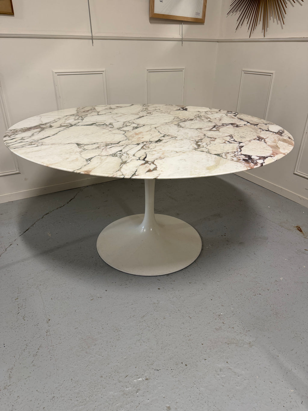 TABLE KNOLL EERO SAARINEN MODÈLE TULIPE EN MARBRE 137 CM