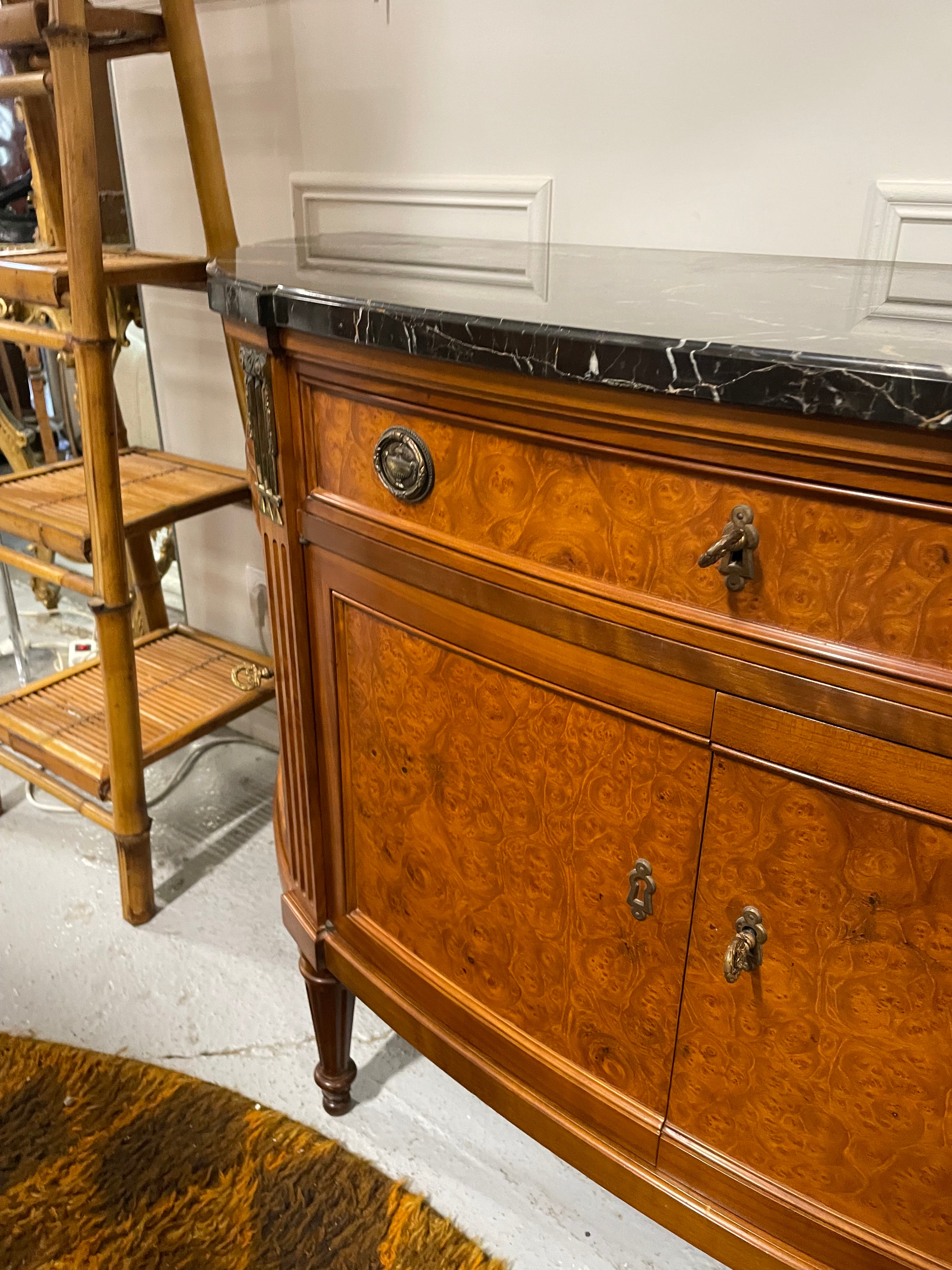 Buffet demi-lune de style Louis XVI