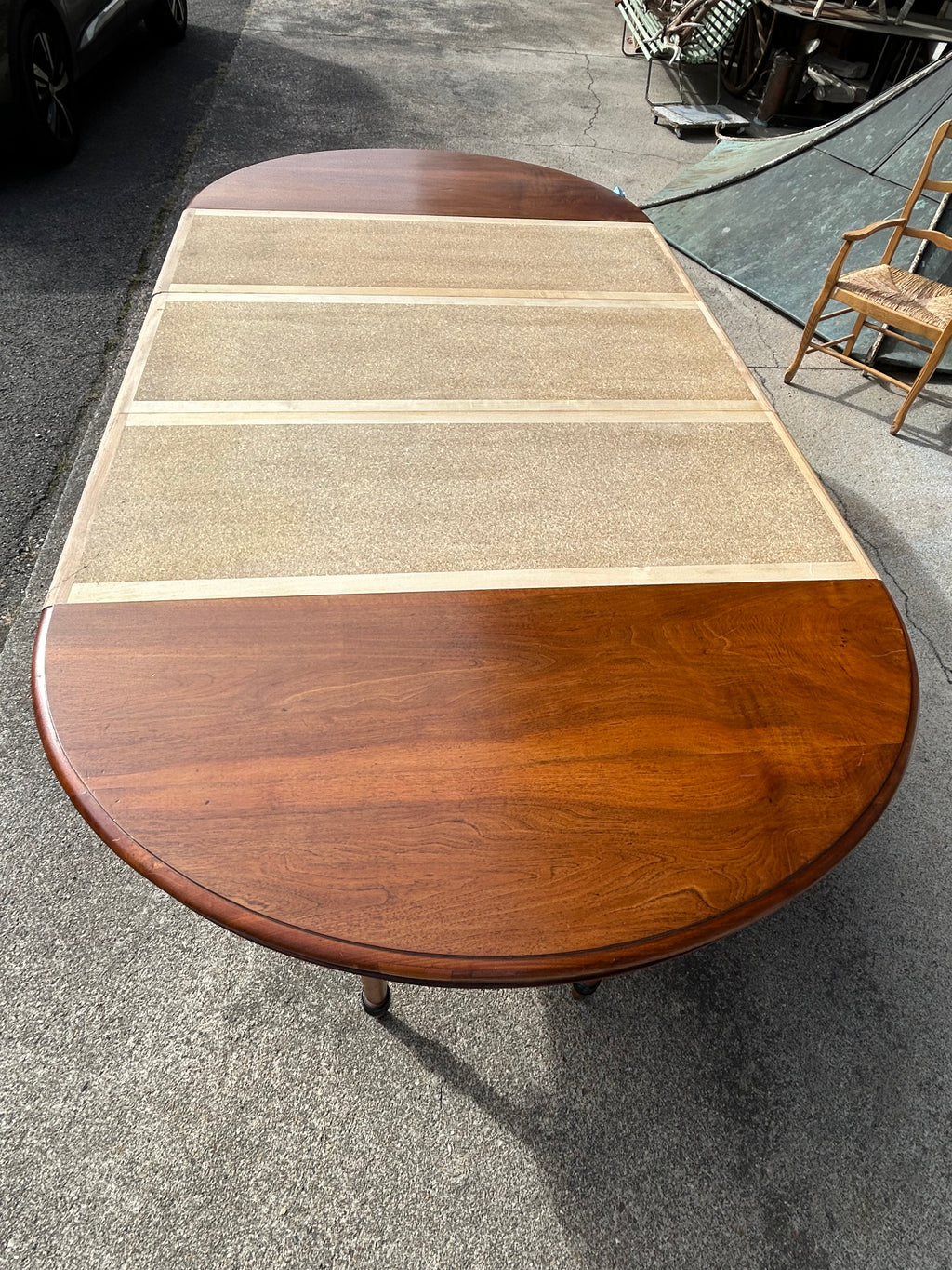 Grande table de salle à manger pied central