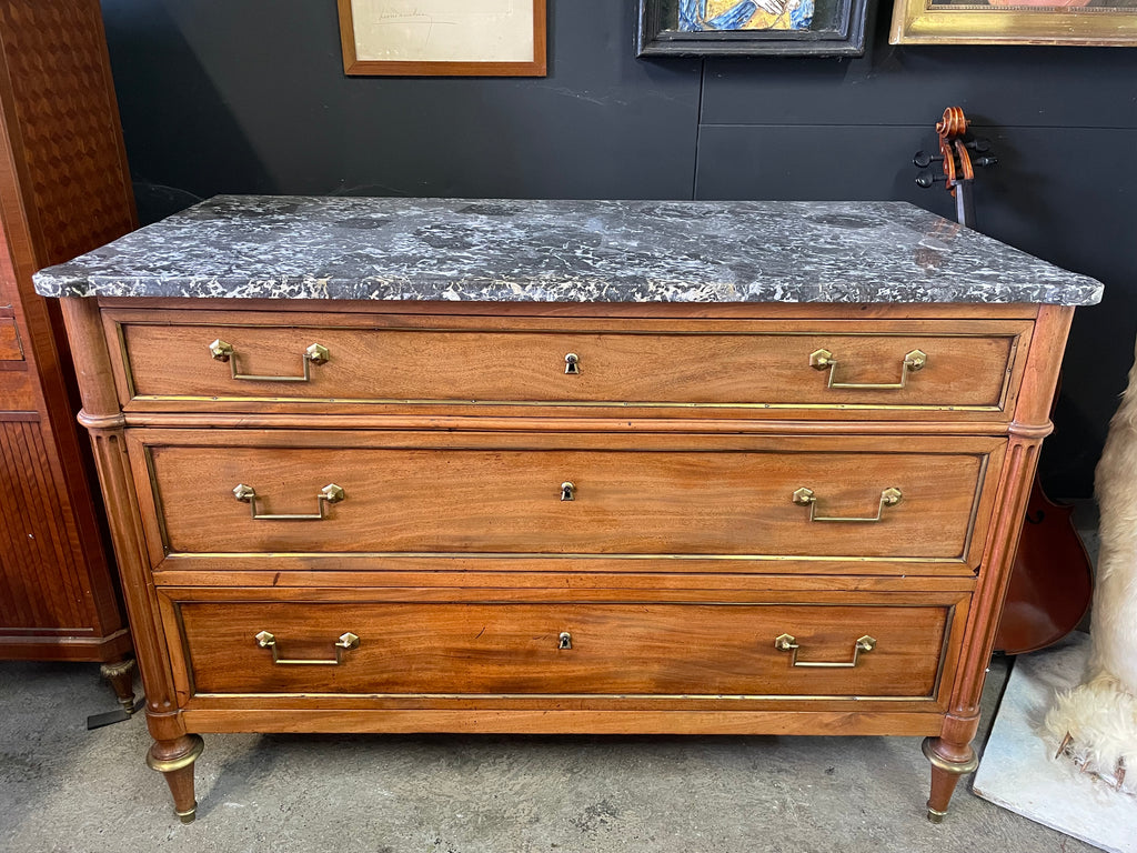 Commode époque Louis XVI en acajou