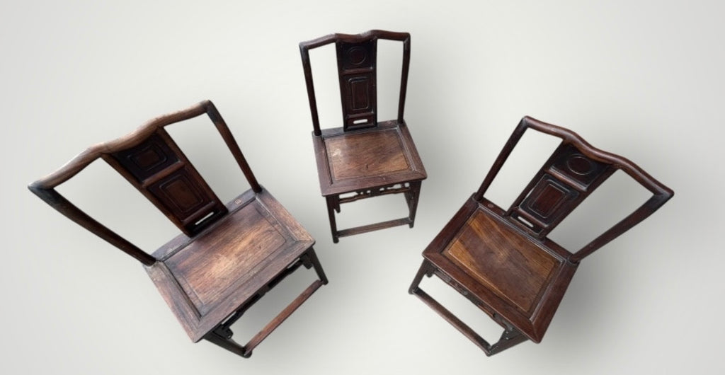 Suite de trois chaises Chinoise - Chine époque fin XIXème bois exotique
