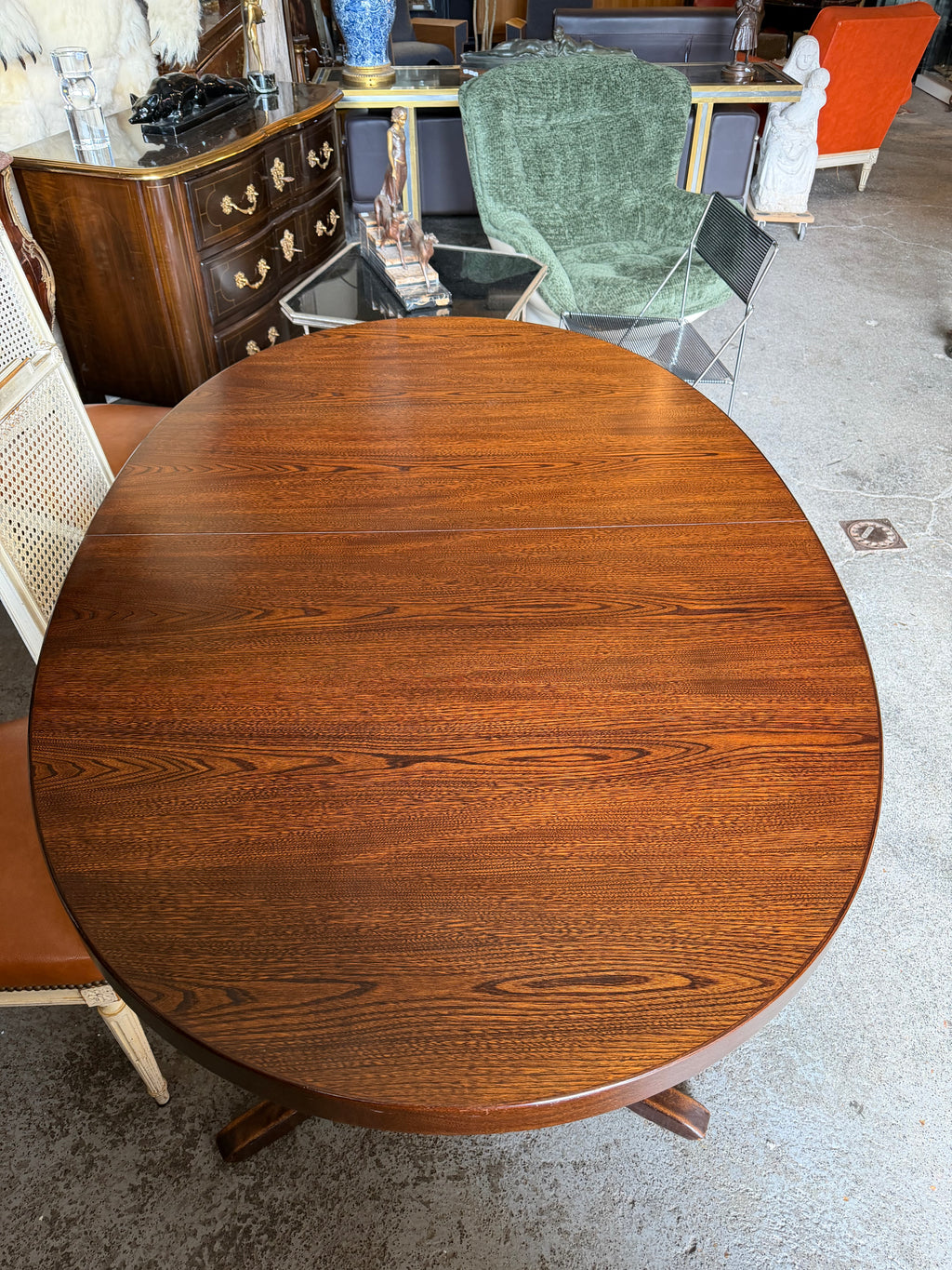 Grande table ovale Baumann circa 1960