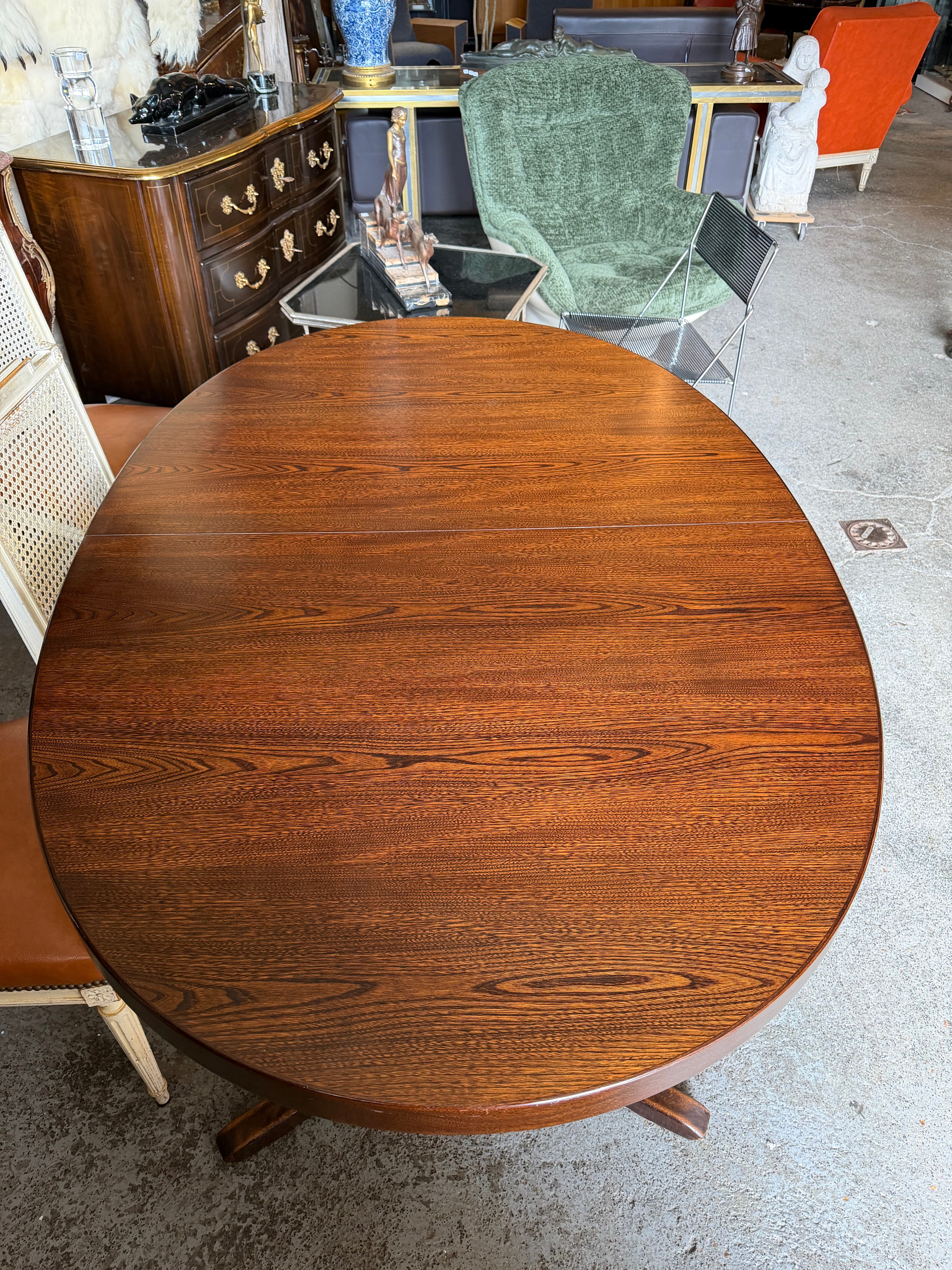 Grande table ovale Baumann circa 1960