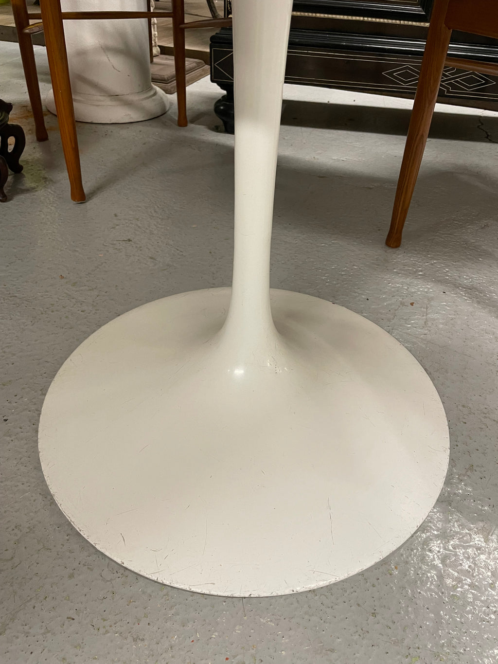 Table Knoll Eero Saarinen Modèle Tulipe En Marbre 107 Cm
