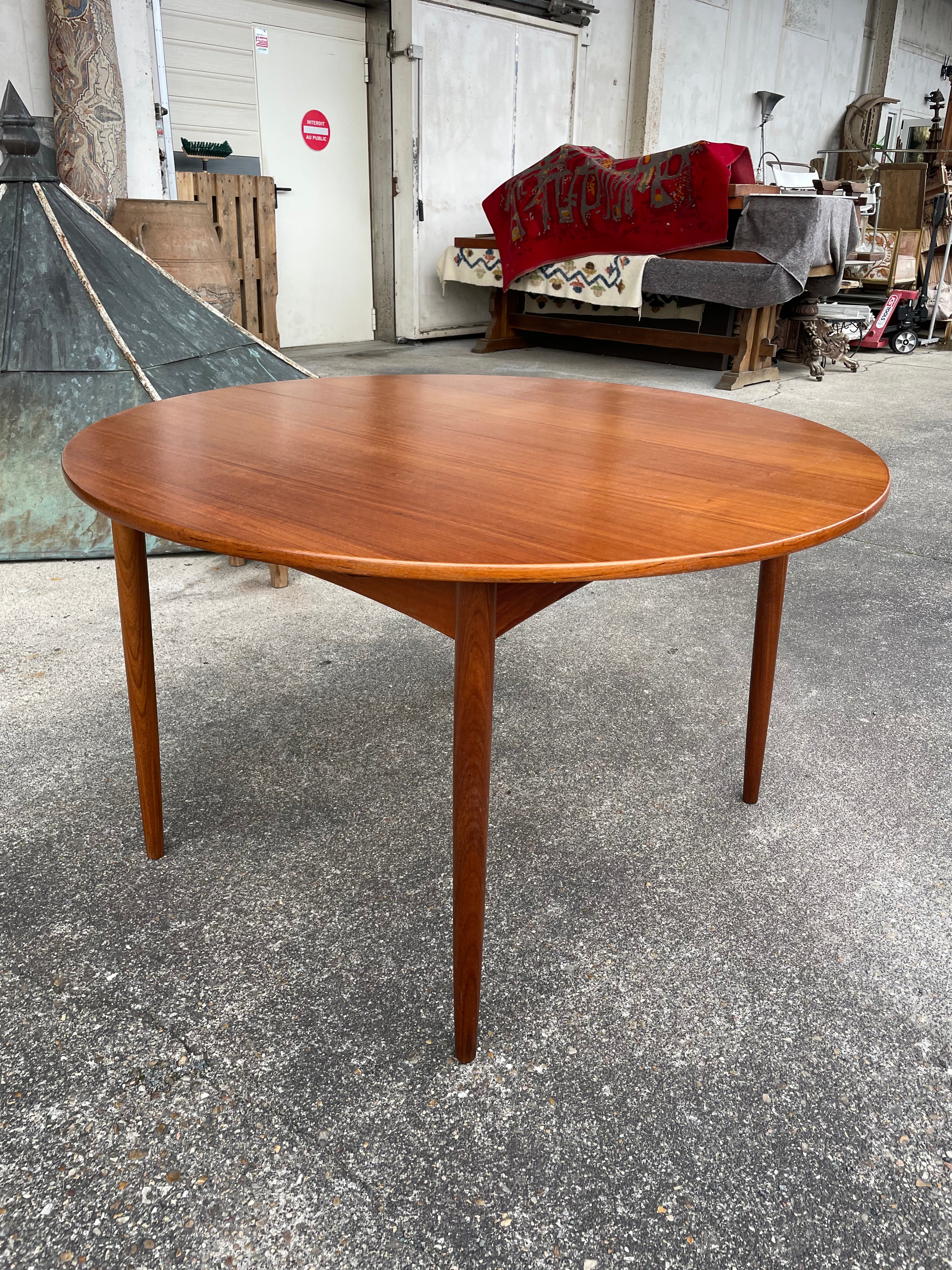 Table ronde extensible en teck danois d’Elsteds Mobelfabrik Agerbaek