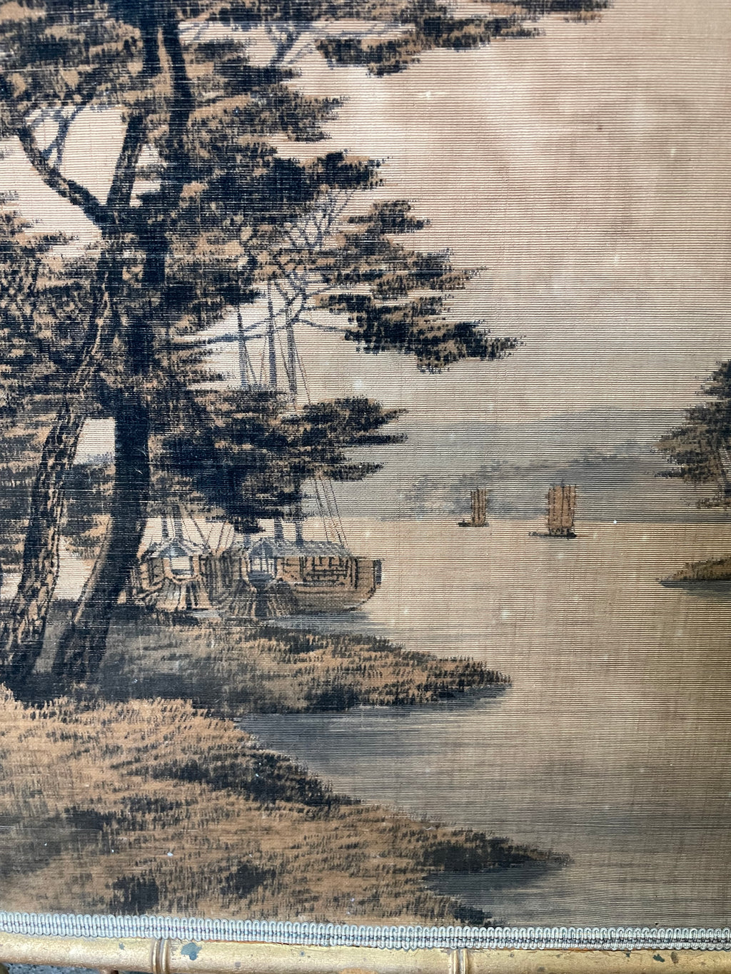 Écran de cheminée / Pare feu en bois doré et soierie fin 19ème