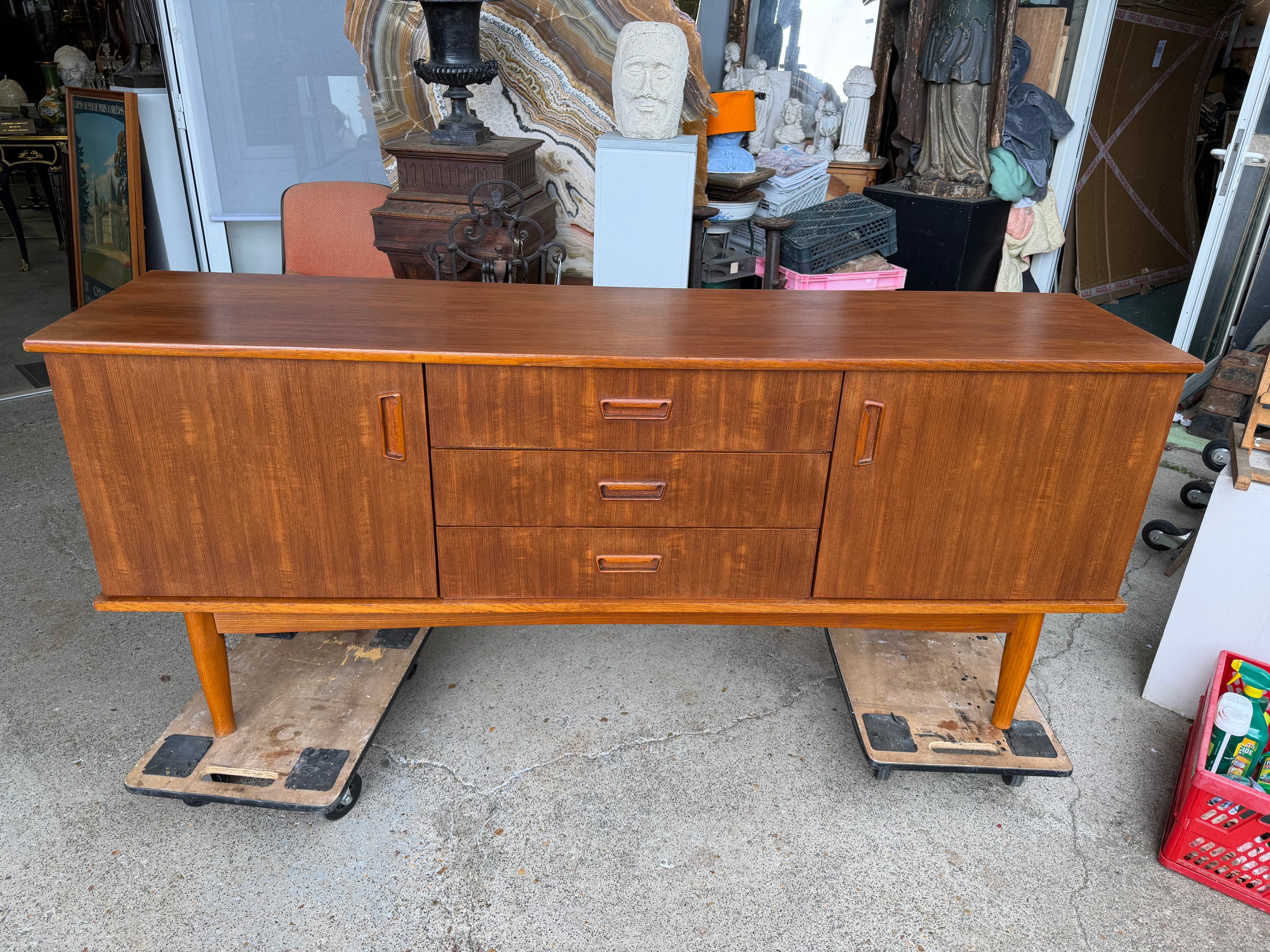 Enfilade en teck scandinave vers 1960