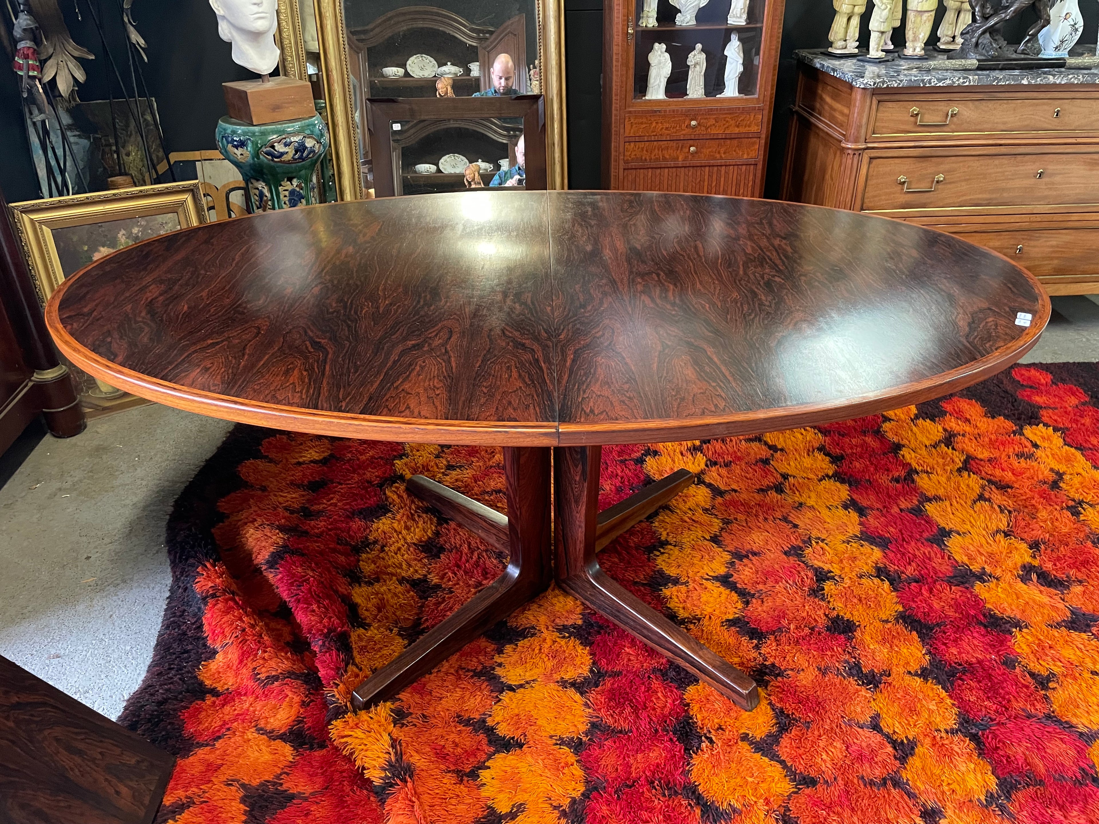 Grande table scandinave en palissandre vers 1960