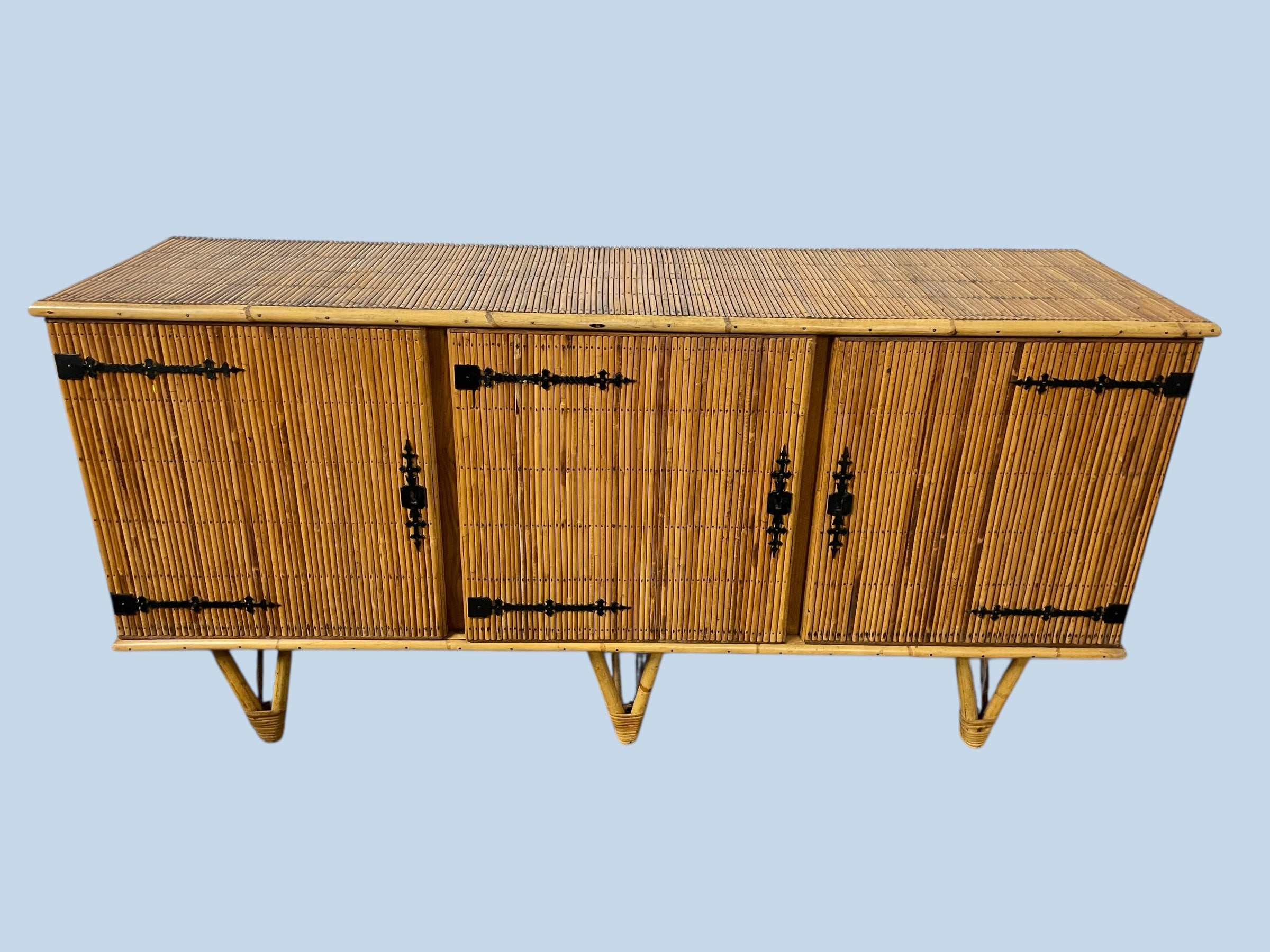 VENDUE - Enfilade en rotin Audoux Minet vers 1960