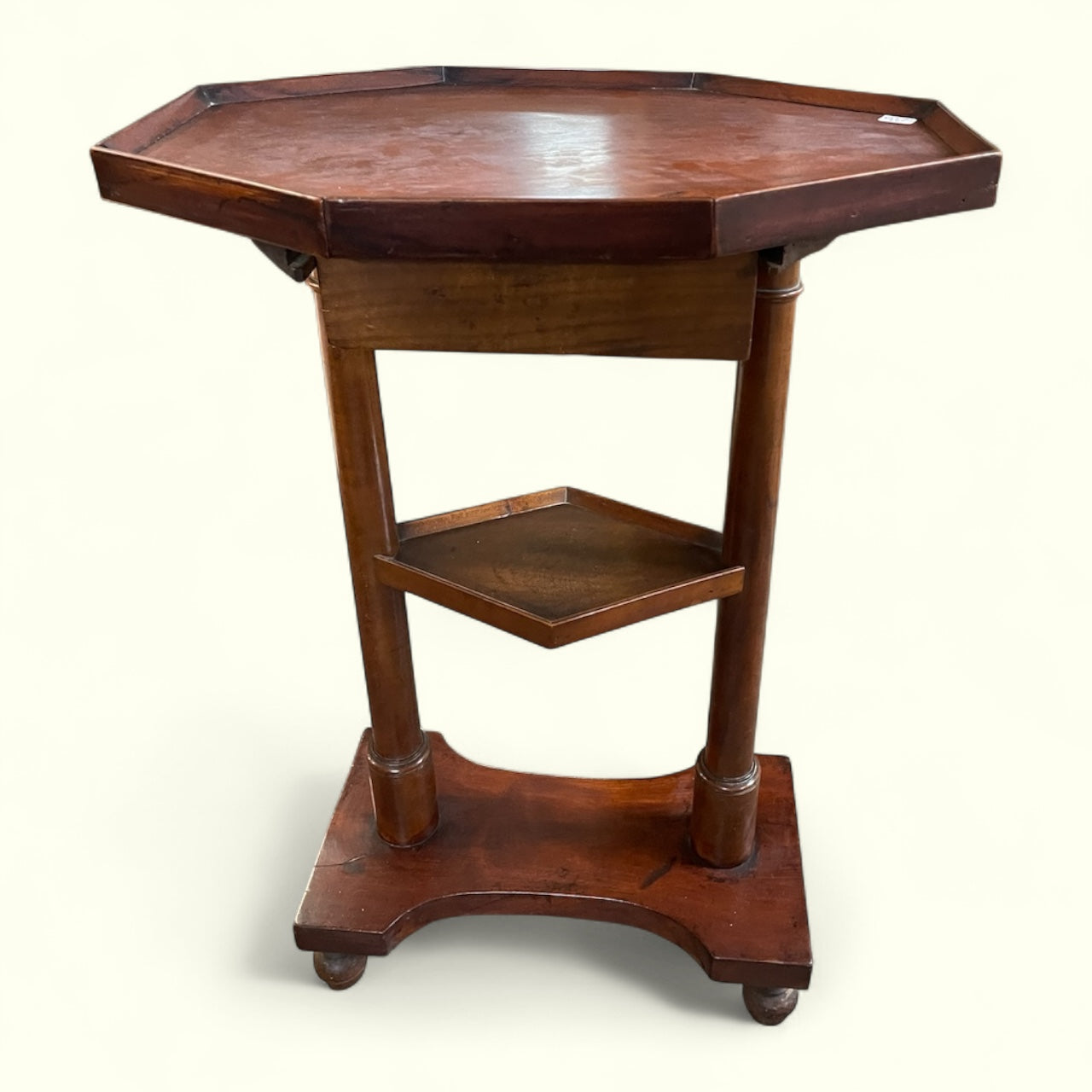 Table travailleuse de style empire restauration en acajou