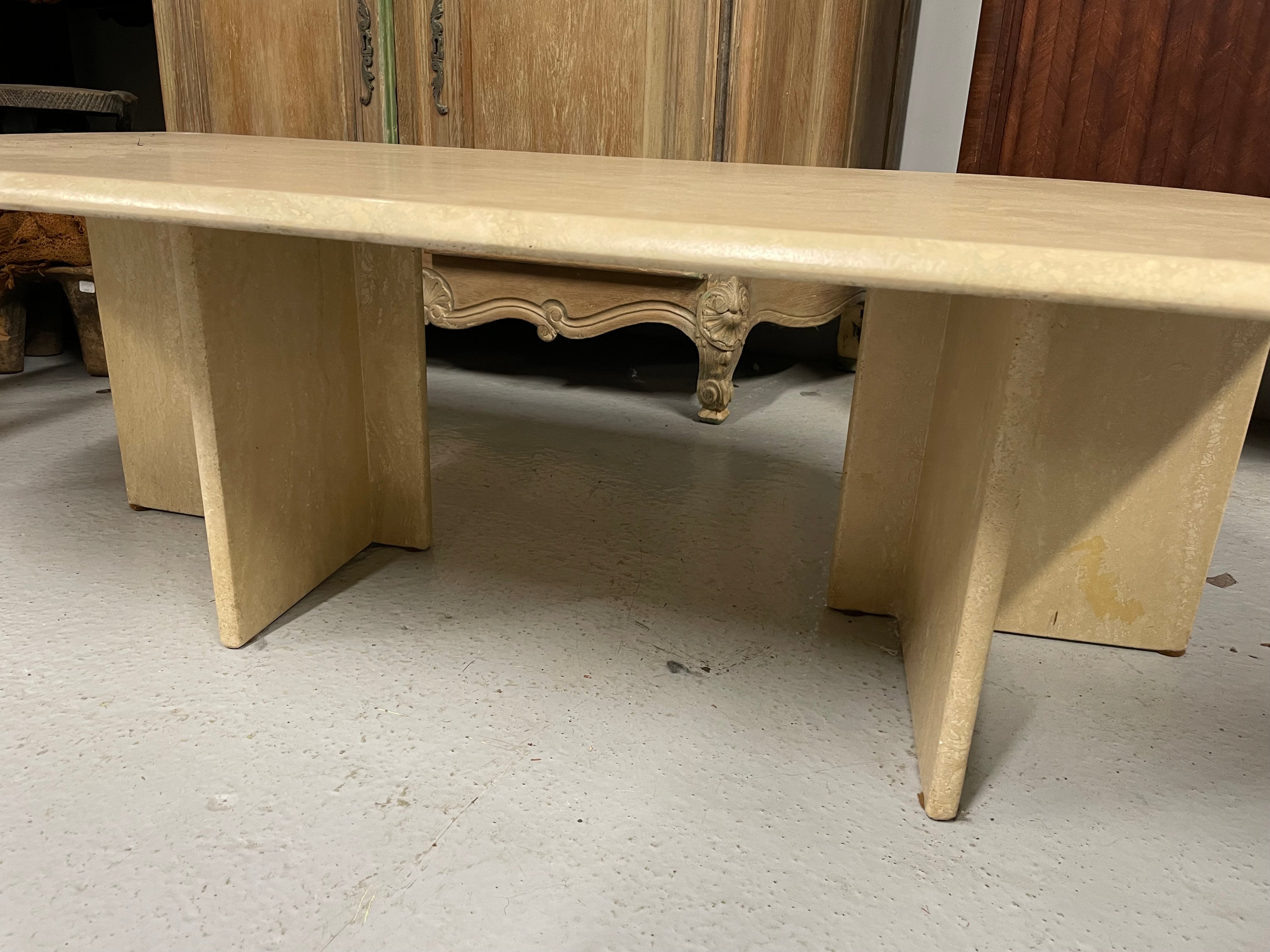 Table basse vintage en travertin