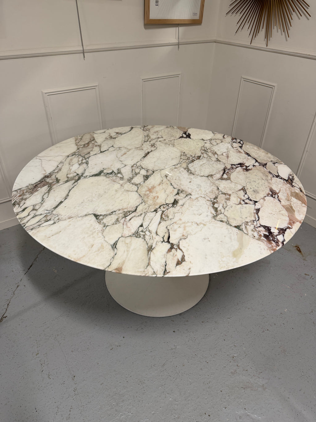 TABLE KNOLL EERO SAARINEN MODÈLE TULIPE EN MARBRE 137 CM