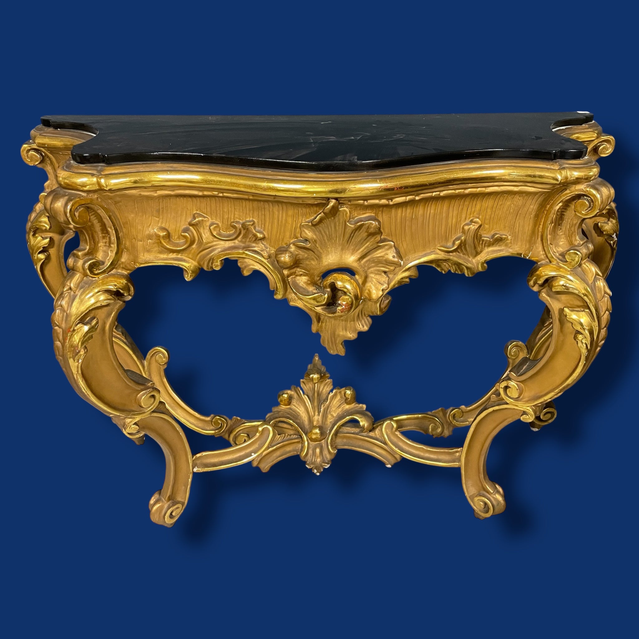 Console en bois doré de style Louis XV Rocaille