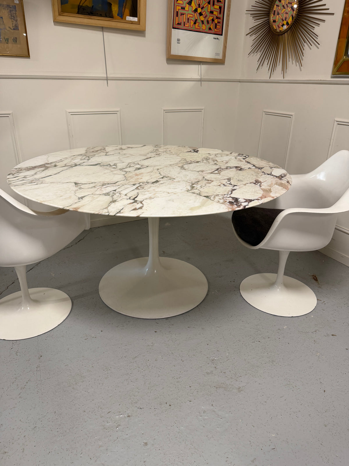 TABLE KNOLL EERO SAARINEN MODÈLE TULIPE EN MARBRE 137 CM