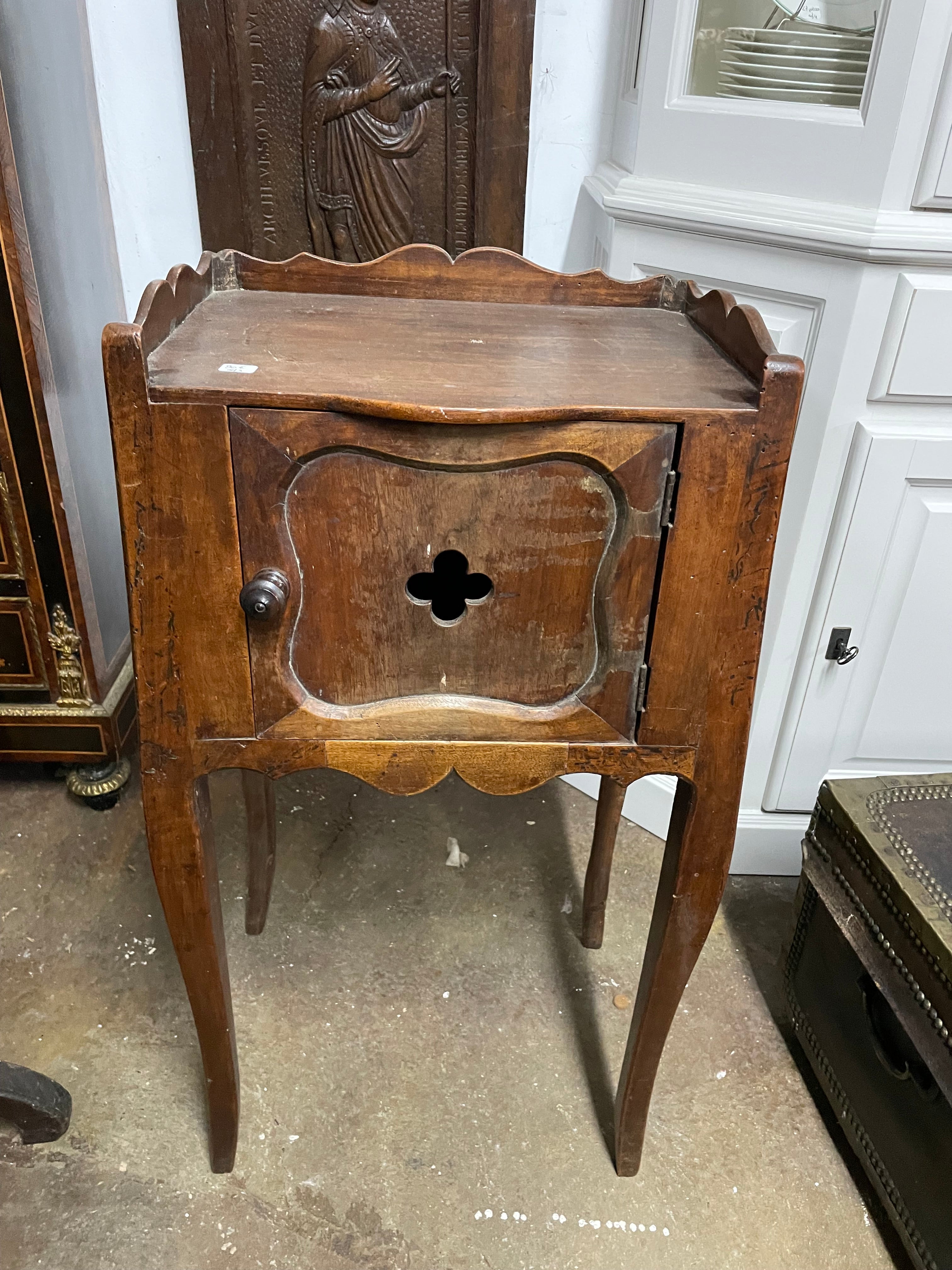 Table de chevet rustique 19eme