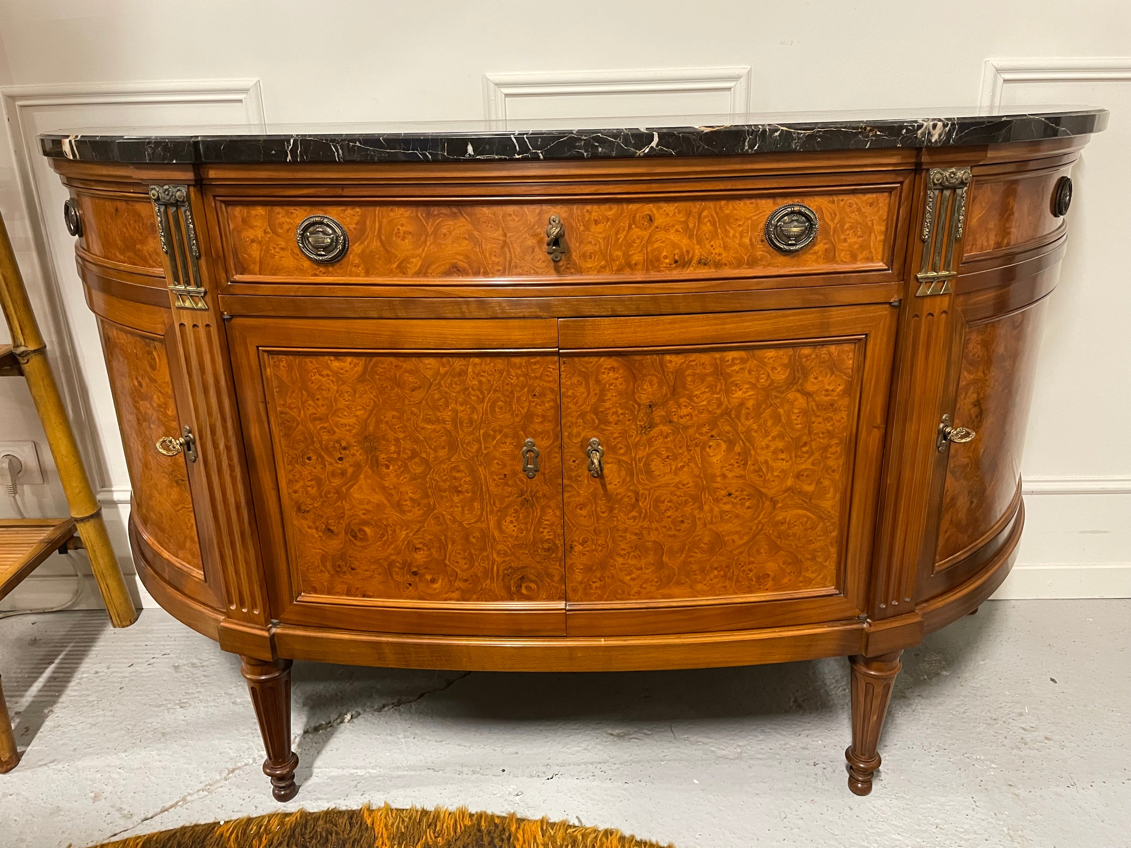 Buffet demi-lune de style Louis XVI