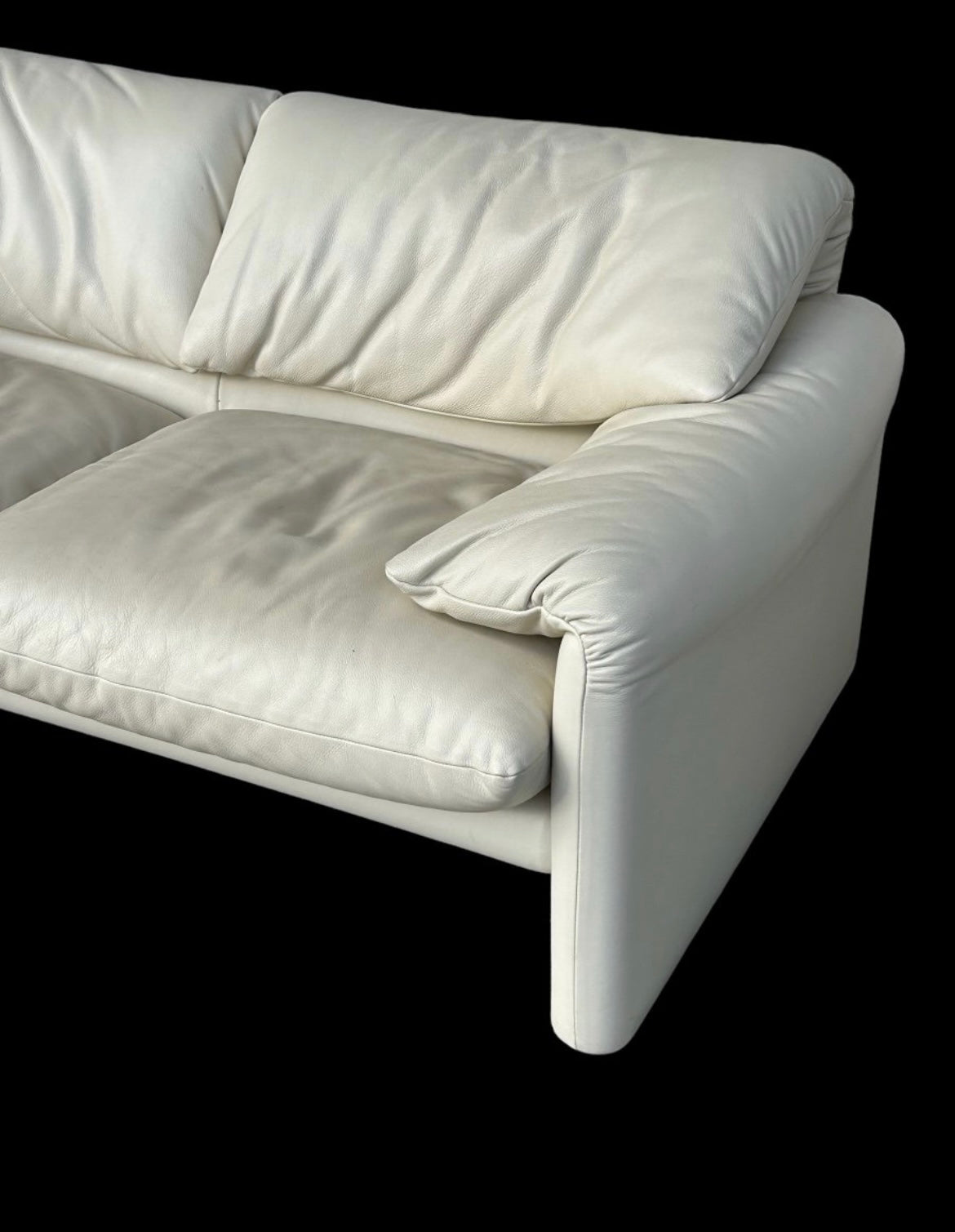VENDU - Canapé Maralunga par Vico Magistretti pour Cassina Cuir Blanc cassé