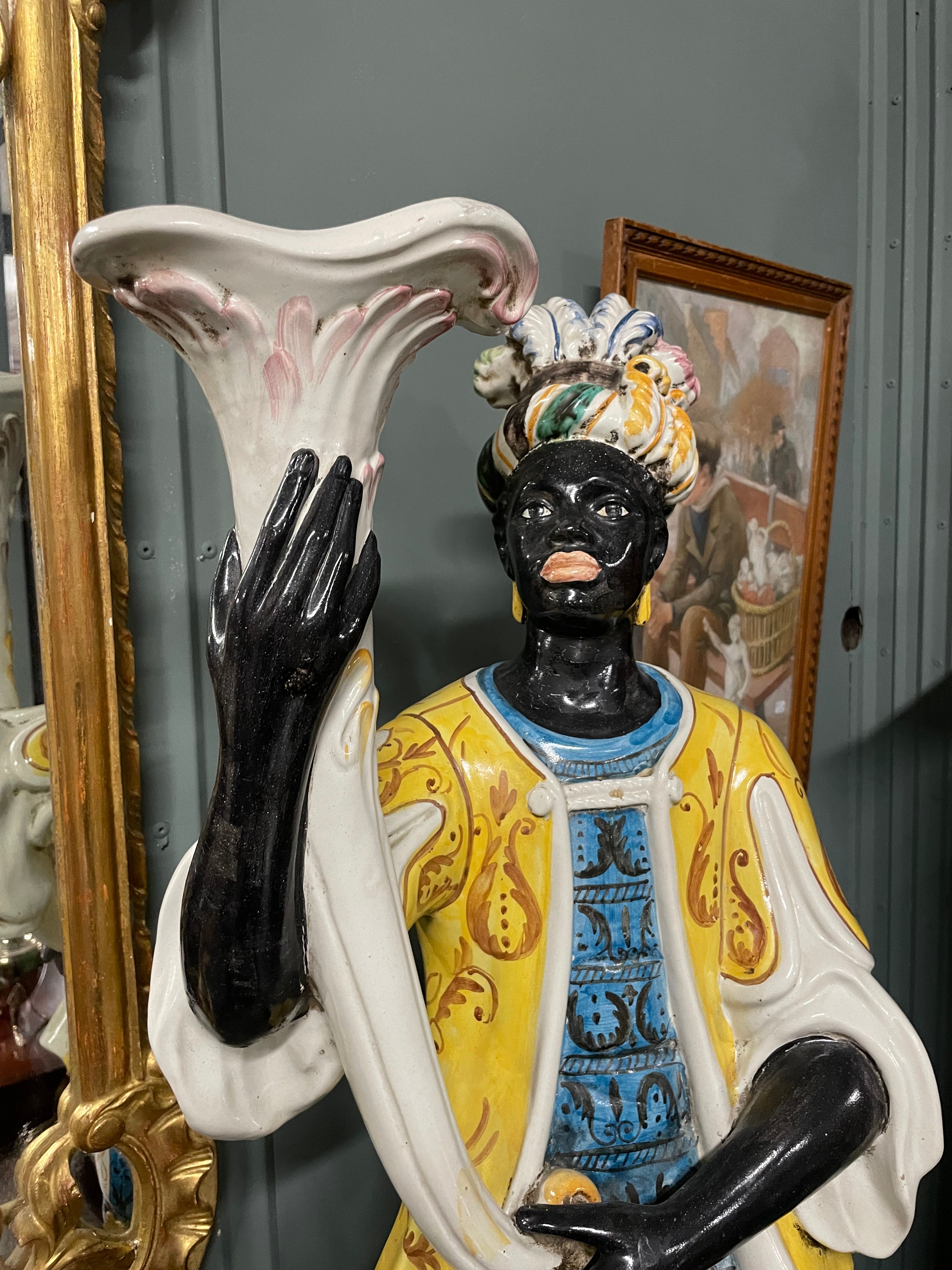 Nubien Porte Torchère en céramique Italie Époque XXème