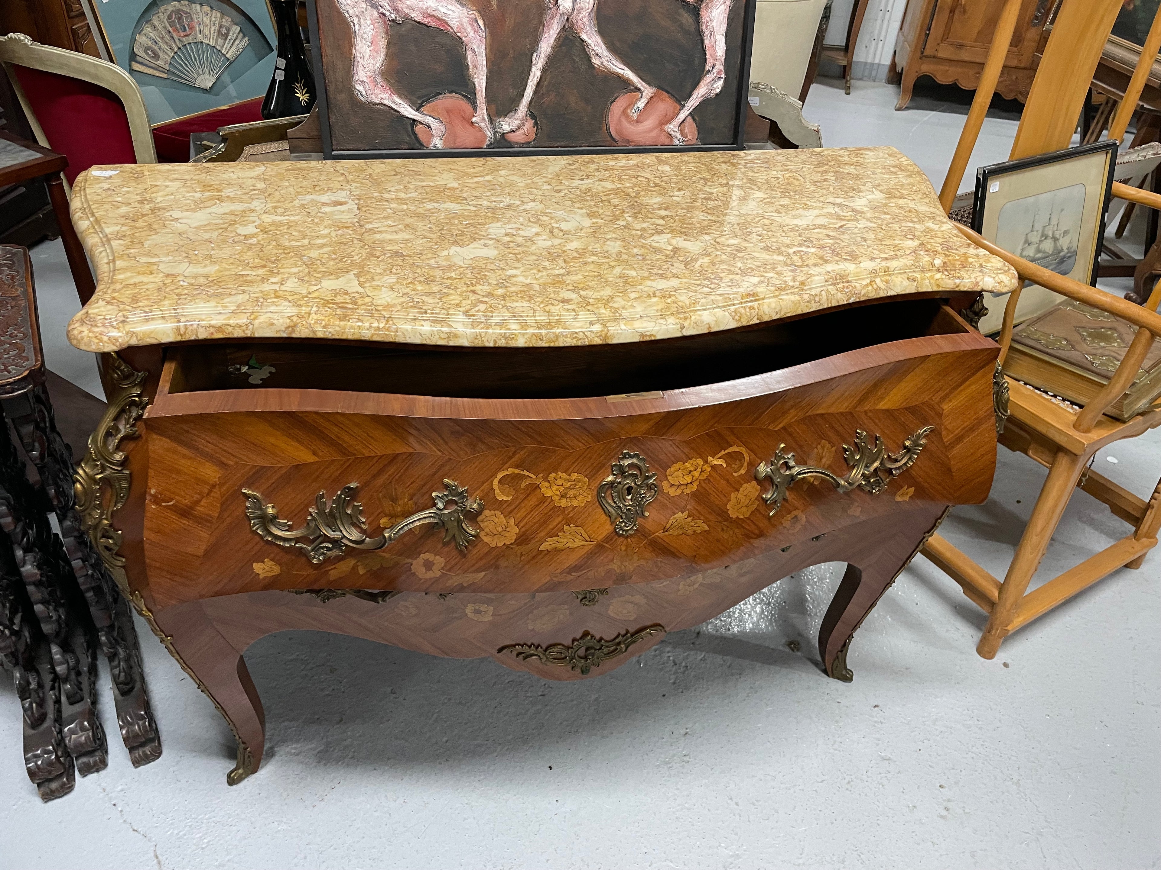 Commode style Louis XV en marqueterie et marbre