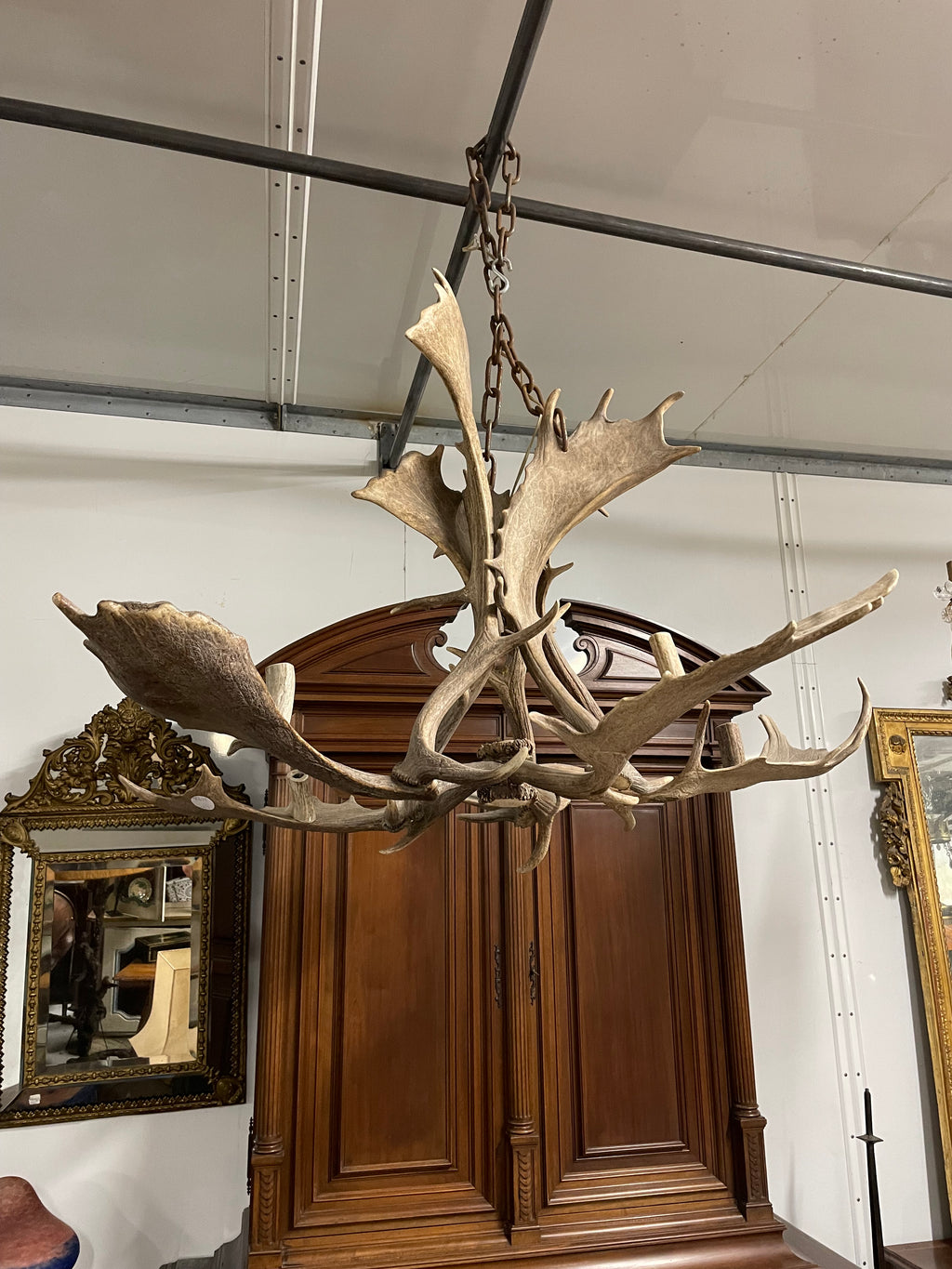 Lustre en bois d’élan