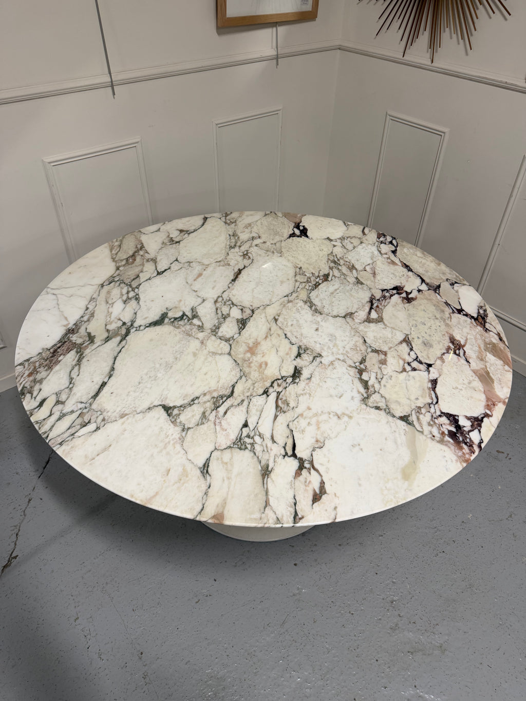 TABLE KNOLL EERO SAARINEN MODÈLE TULIPE EN MARBRE 137 CM