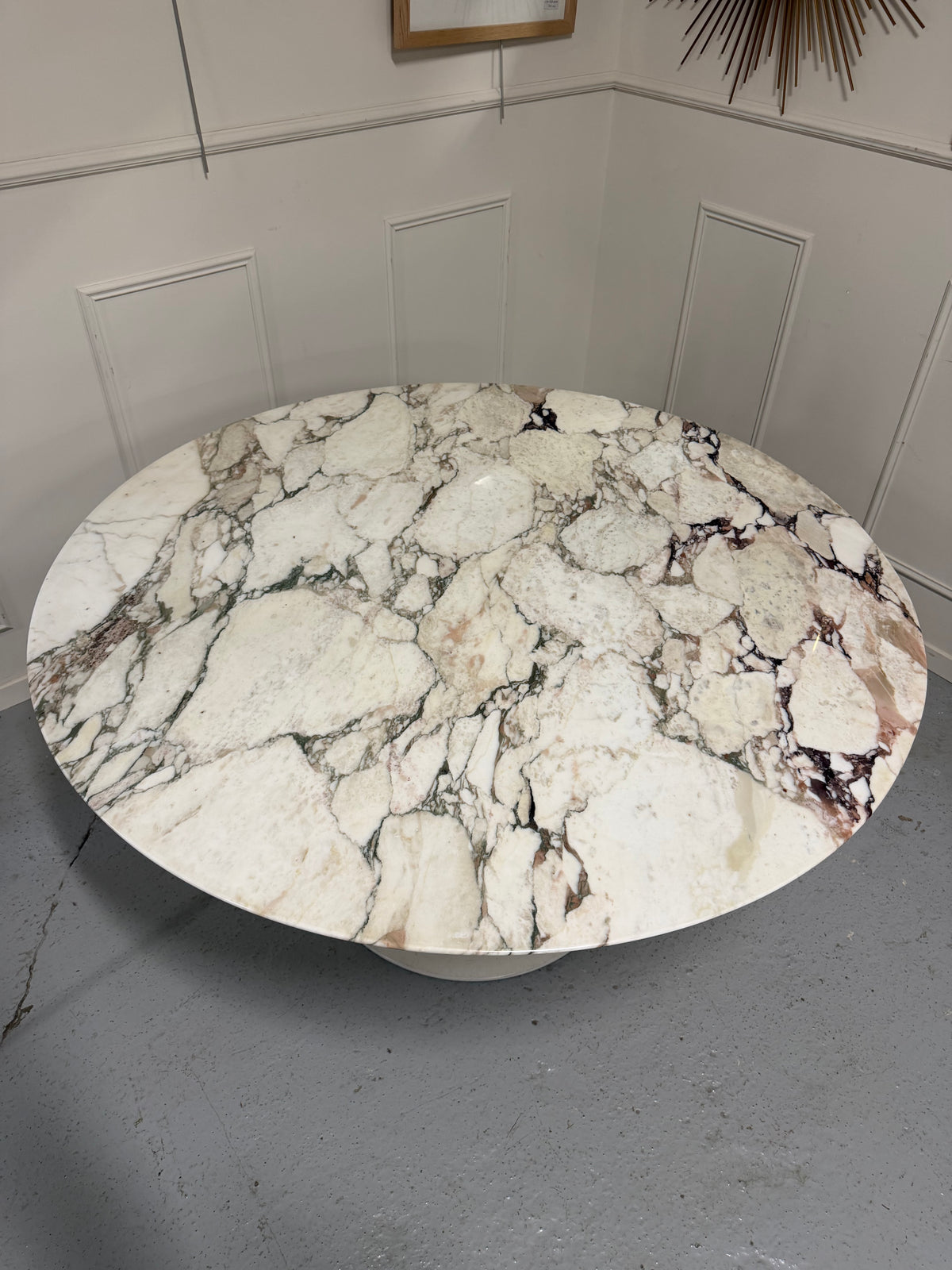 TABLE KNOLL EERO SAARINEN MODÈLE TULIPE EN MARBRE 137 CM