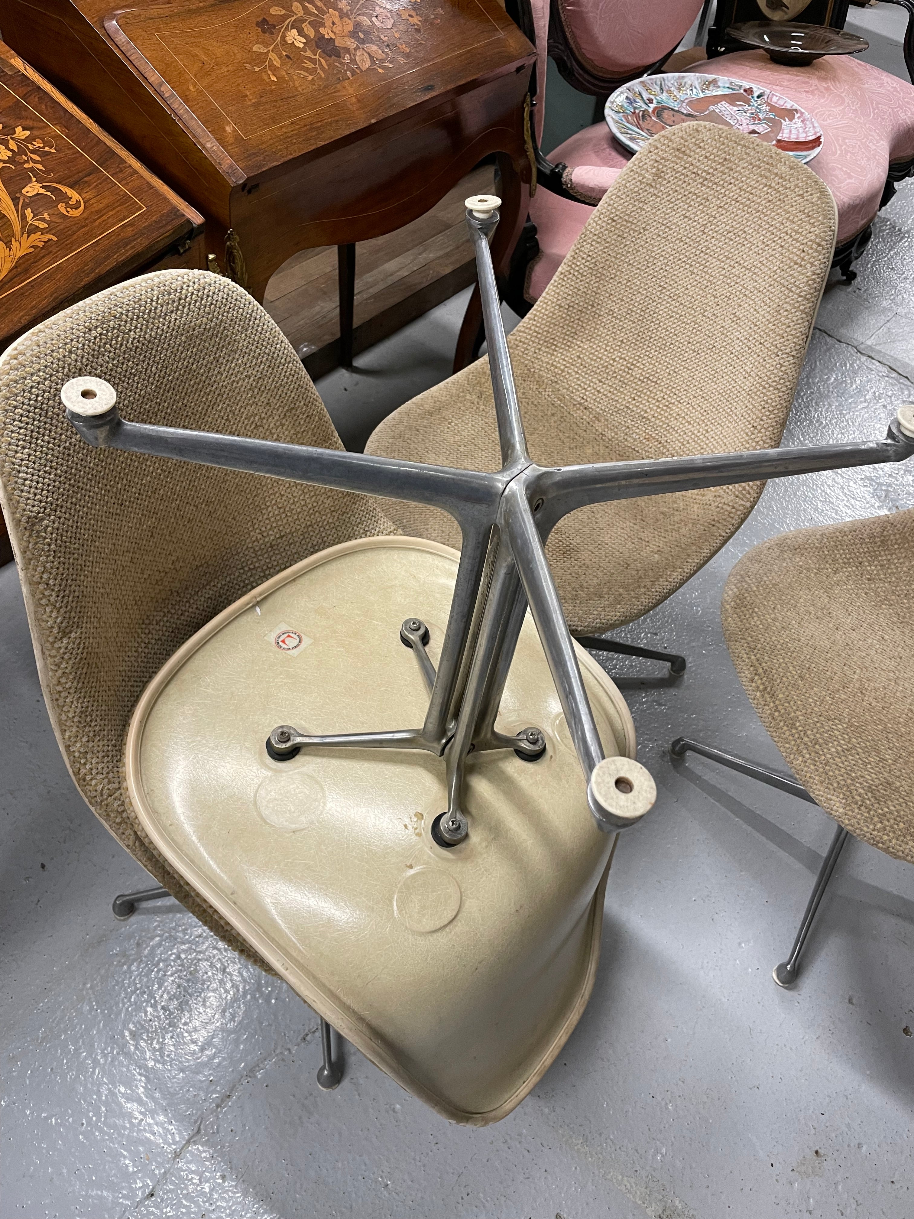 Set de 4 chaises Charles et Ray EAMES pour Herman Miller