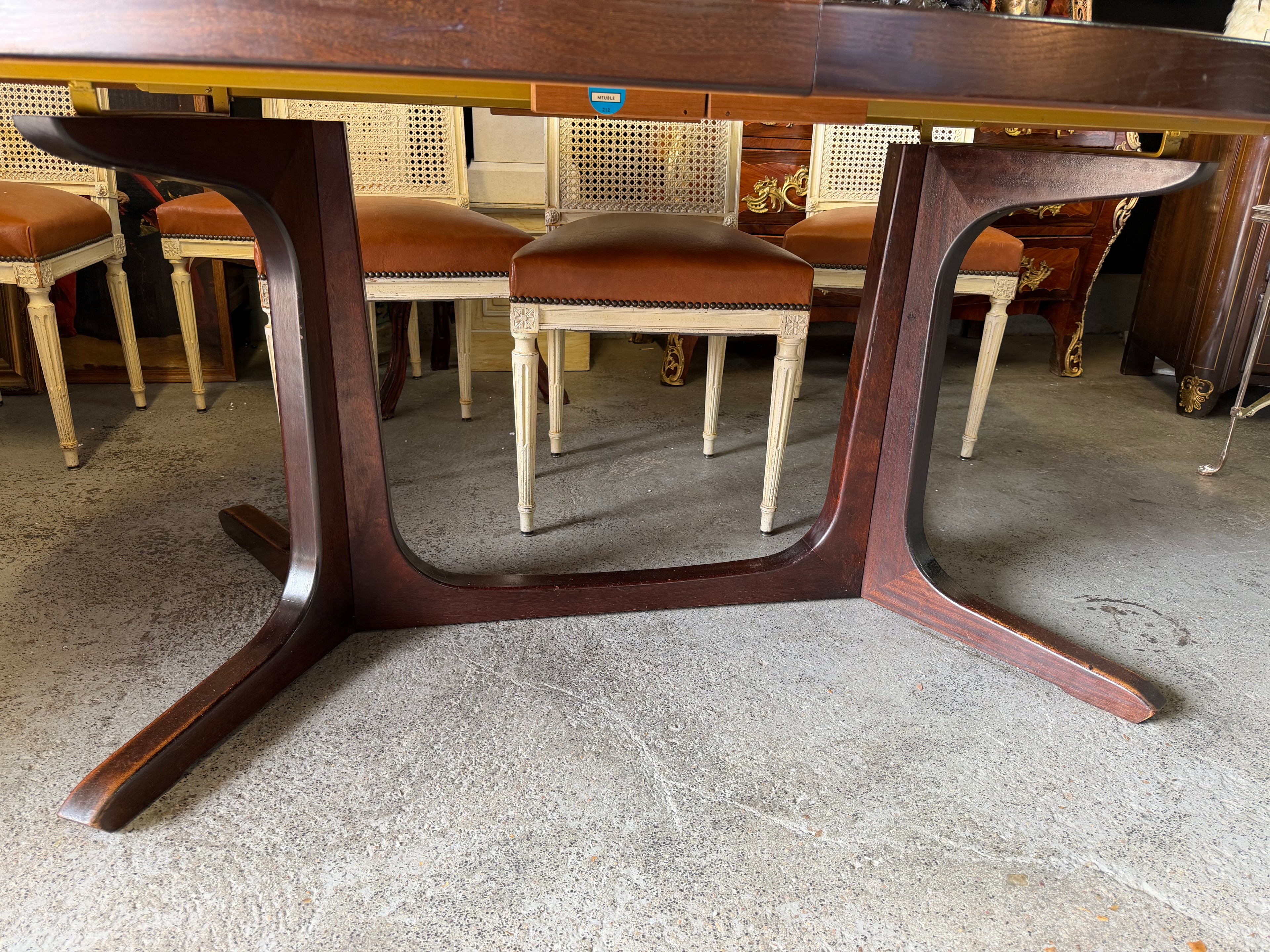 Grande table ovale Baumann circa 1960