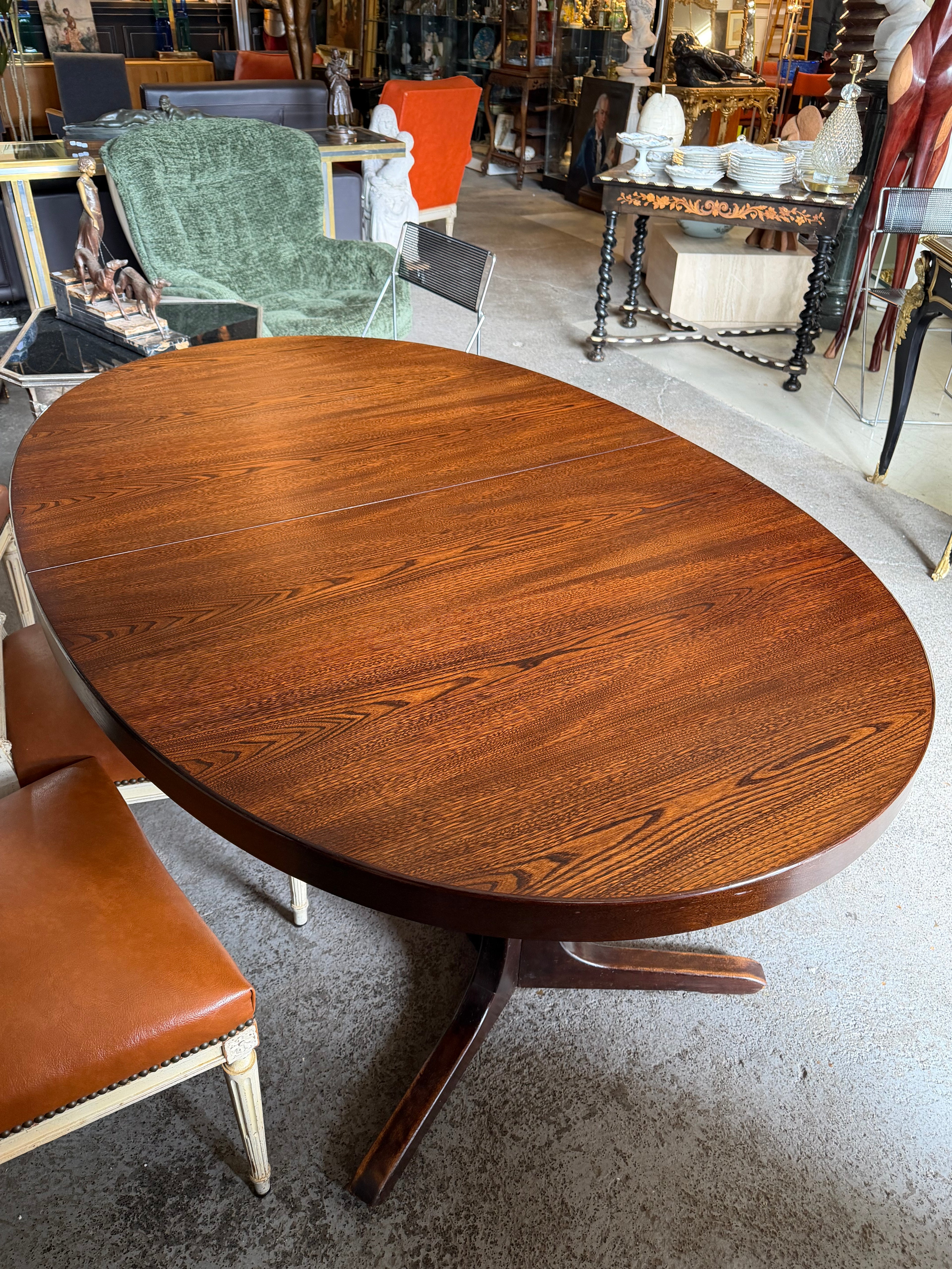 Grande table ovale Baumann circa 1960