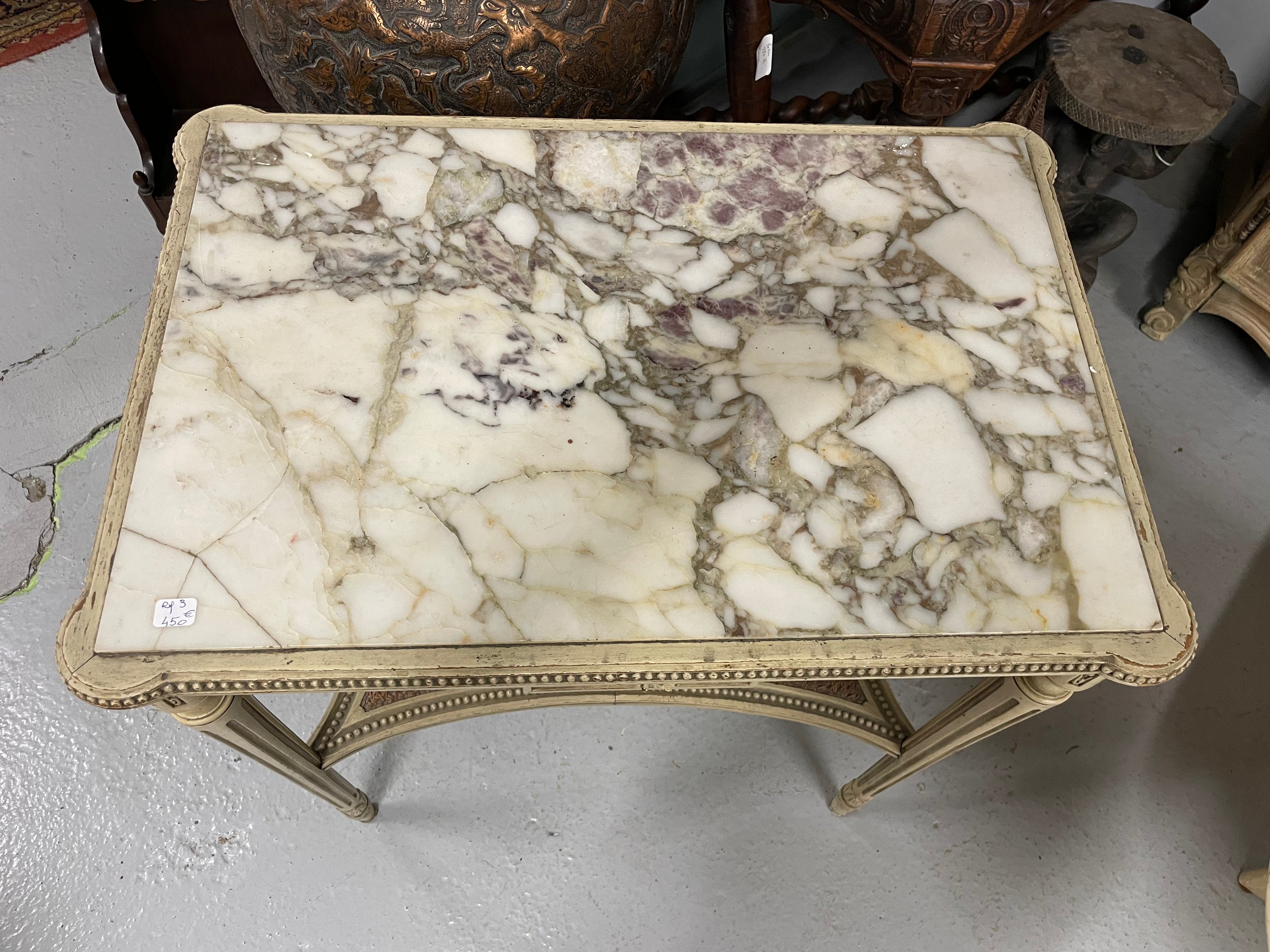 Petite table d’appoint en bois laqué de style Louis XVI