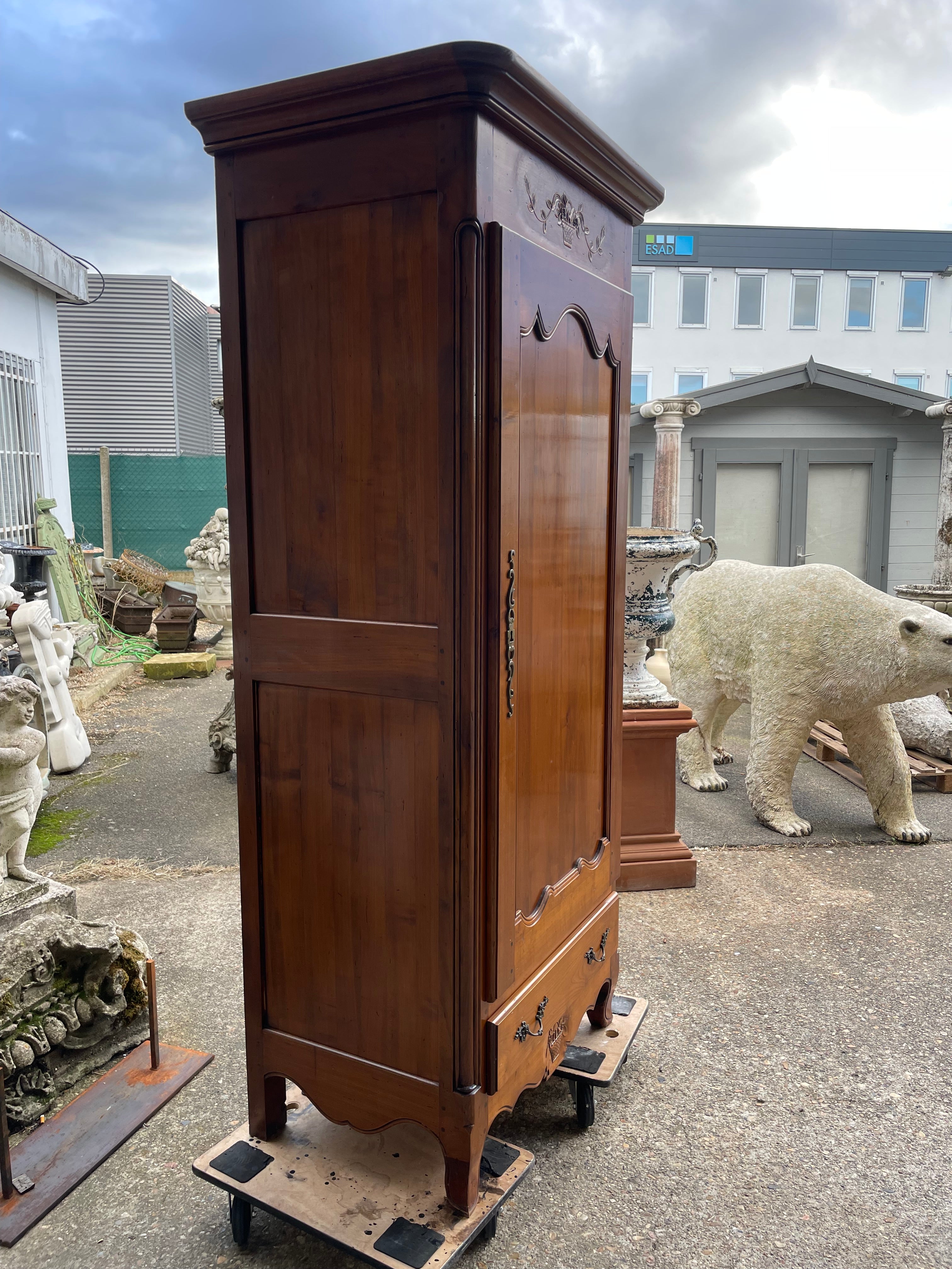 Bonnetière en merisier