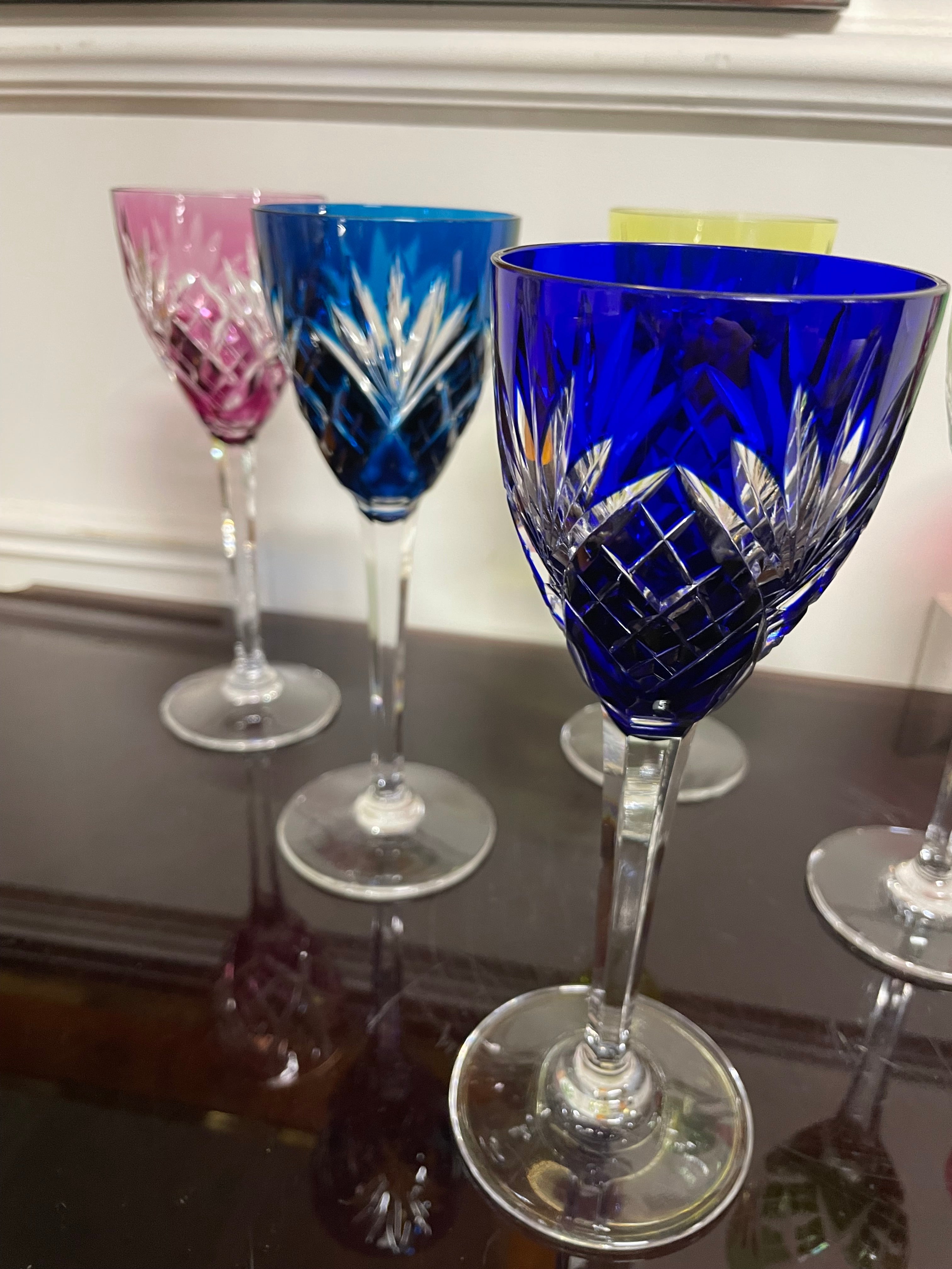 6 VERRES ROEMERS EN CRISTAL DE COULEUR SAINT LOUIS MODÈLE CHANTILLY H: 21,5